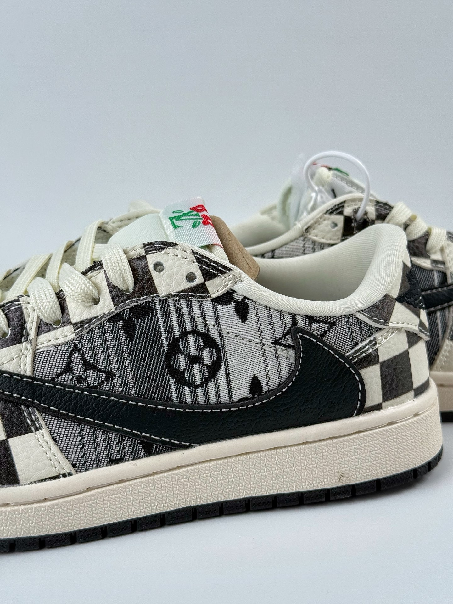 Travis Scott x Nike Air Jordan 1 Low x Louis Vuitton Air Jordan 1 Low 反转黑白格牛仔倒钩 LD2028-047