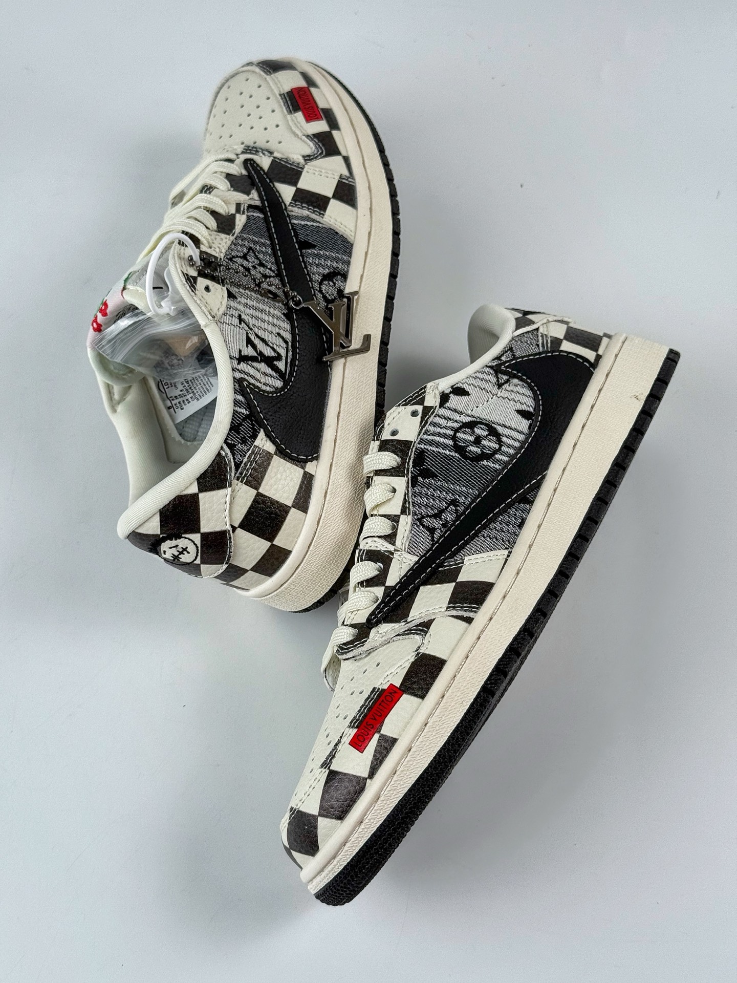 Travis Scott x Nike Air Jordan 1 Low x Louis Vuitton Air Jordan 1 Low 反转黑白格牛仔倒钩 LD2028-047
