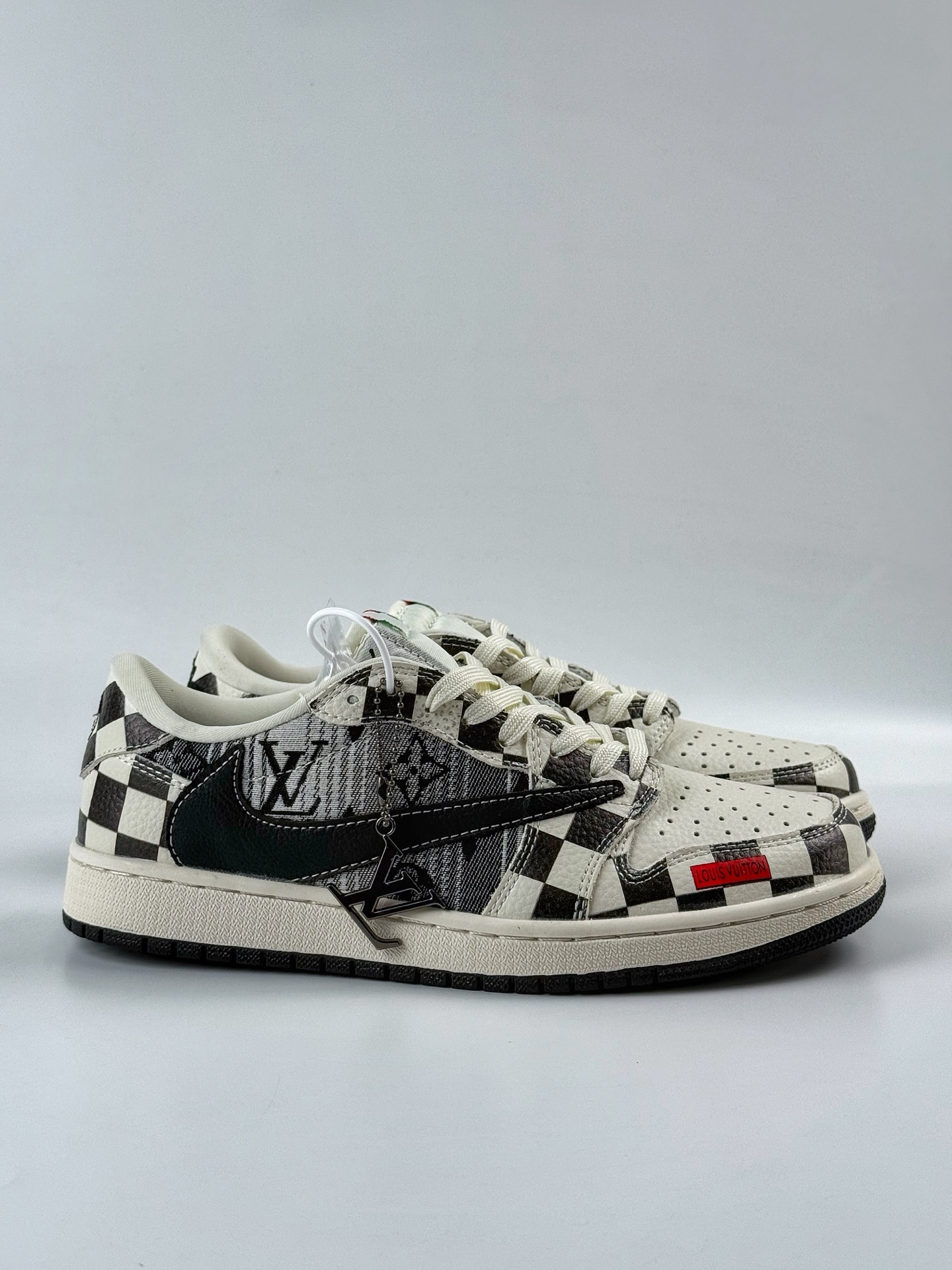 Travis Scott x Nike Air Jordan 1 Low x Louis Vuitton Air Jordan 1 Low 反转黑白格牛仔倒钩 LD2028-047