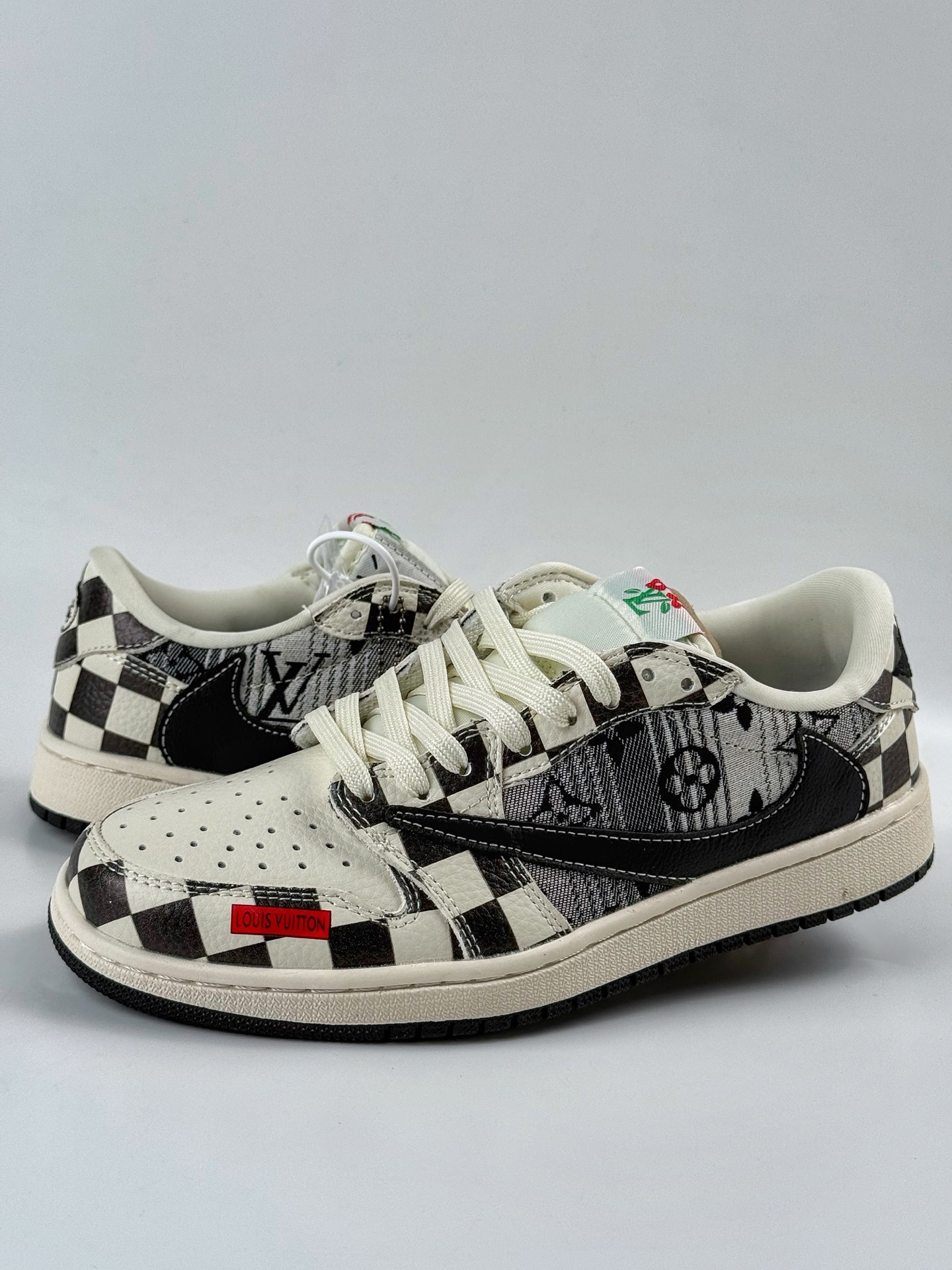 Travis Scott x Nike Air Jordan 1 Low x Louis Vuitton Air Jordan 1 Low 反转黑白格牛仔倒钩 LD2028-047