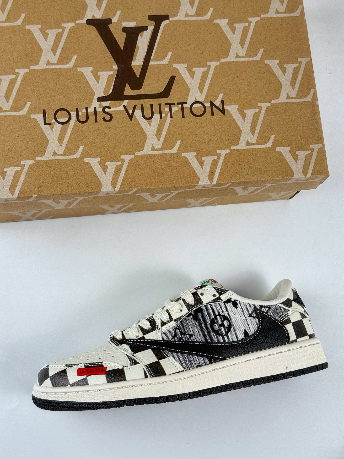 Travis Scott x Nike Air Jordan 1 Low x Louis Vuitton Air Jordan 1 Low 反转黑白格牛仔倒钩 LD2028-047
