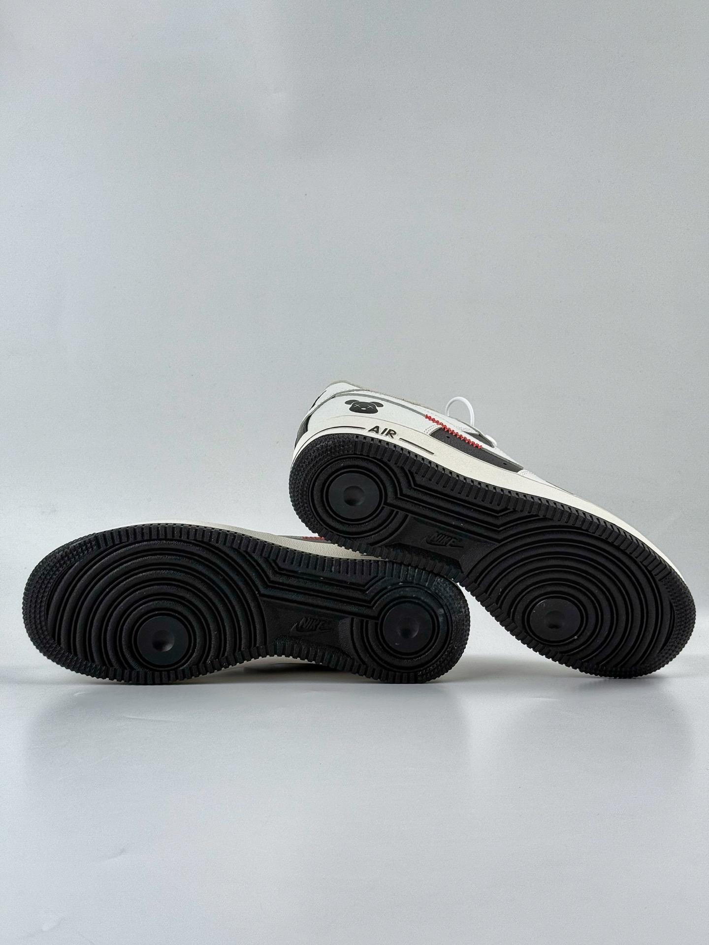 260 Nike Air Force 1 Low 07 x 暴力熊 白黑小勾  AM1588-004