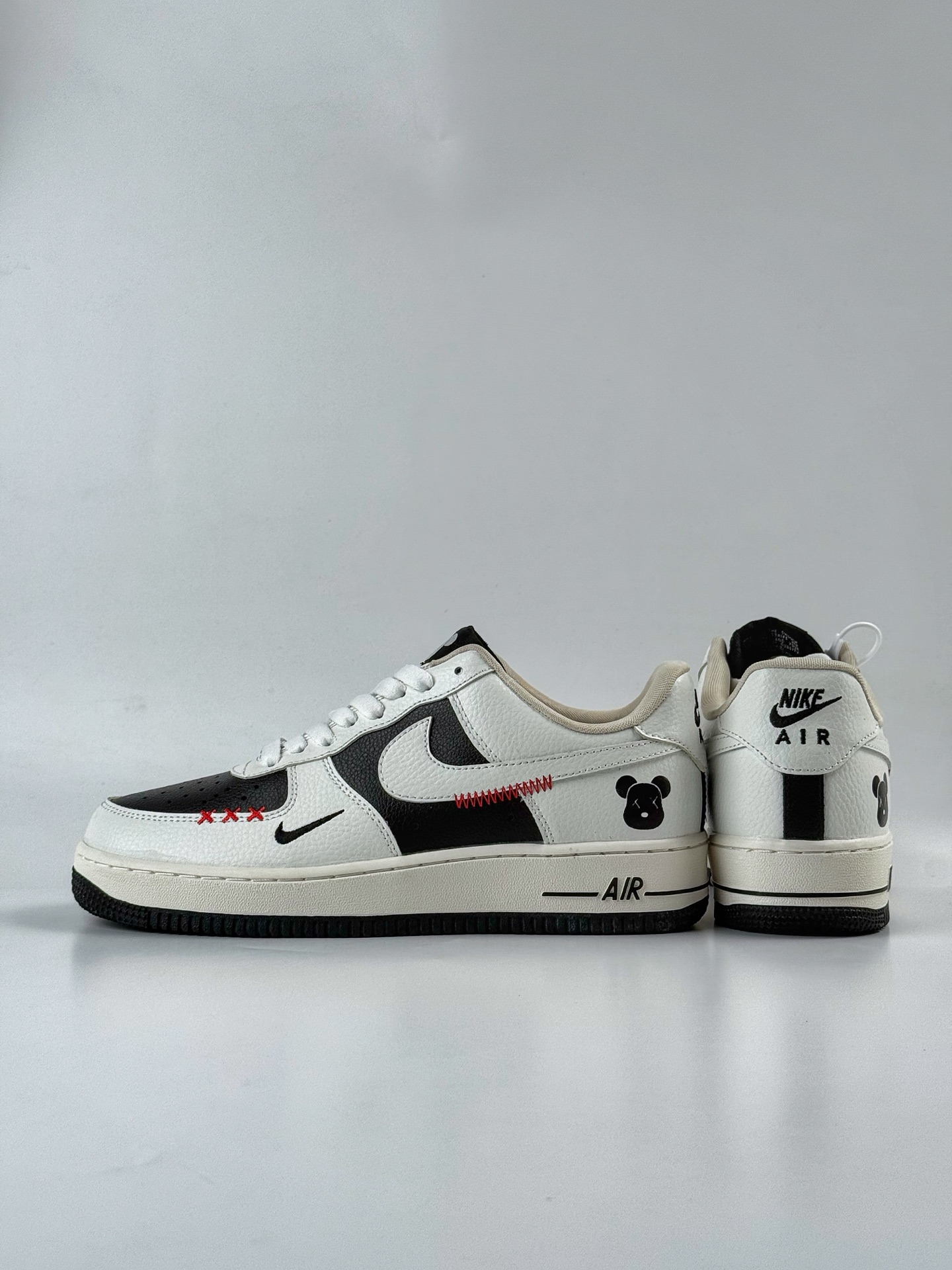 260 Nike Air Force 1 Low 07 x 暴力熊 白黑小勾  AM1588-004