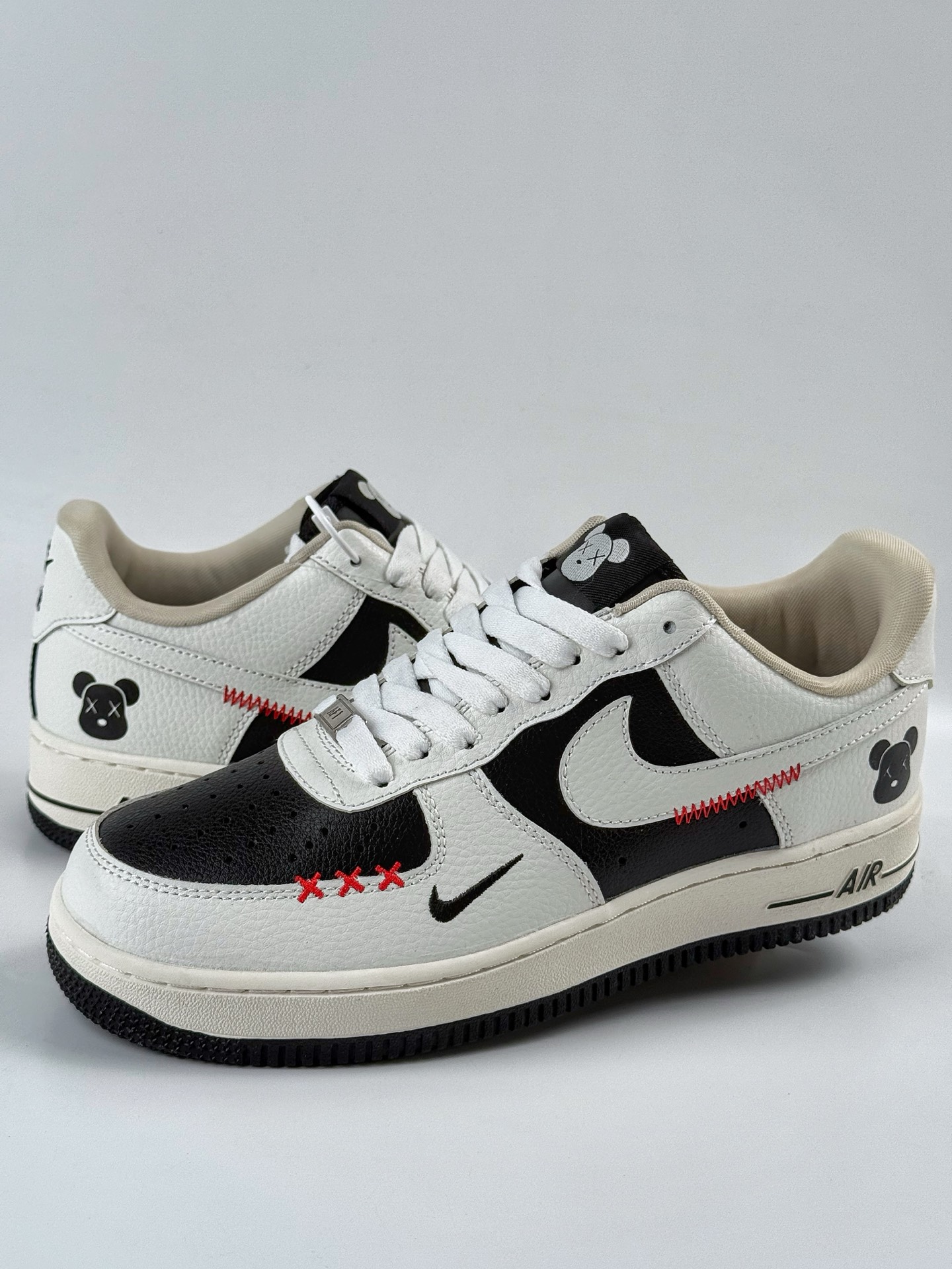 260 Nike Air Force 1 Low 07 x 暴力熊 白黑小勾  AM1588-004
