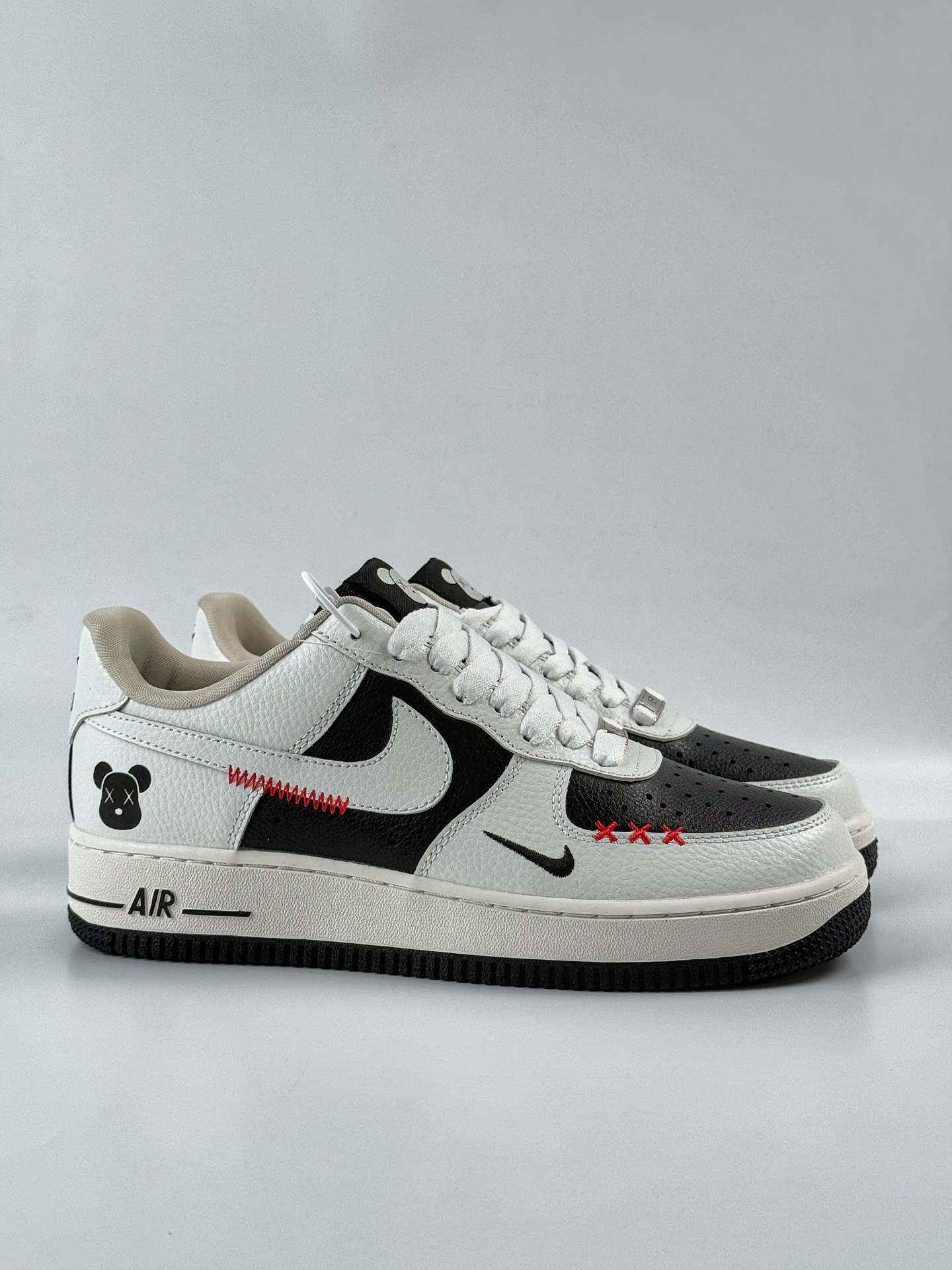 260 Nike Air Force 1 Low 07 x 暴力熊 白黑小勾  AM1588-004