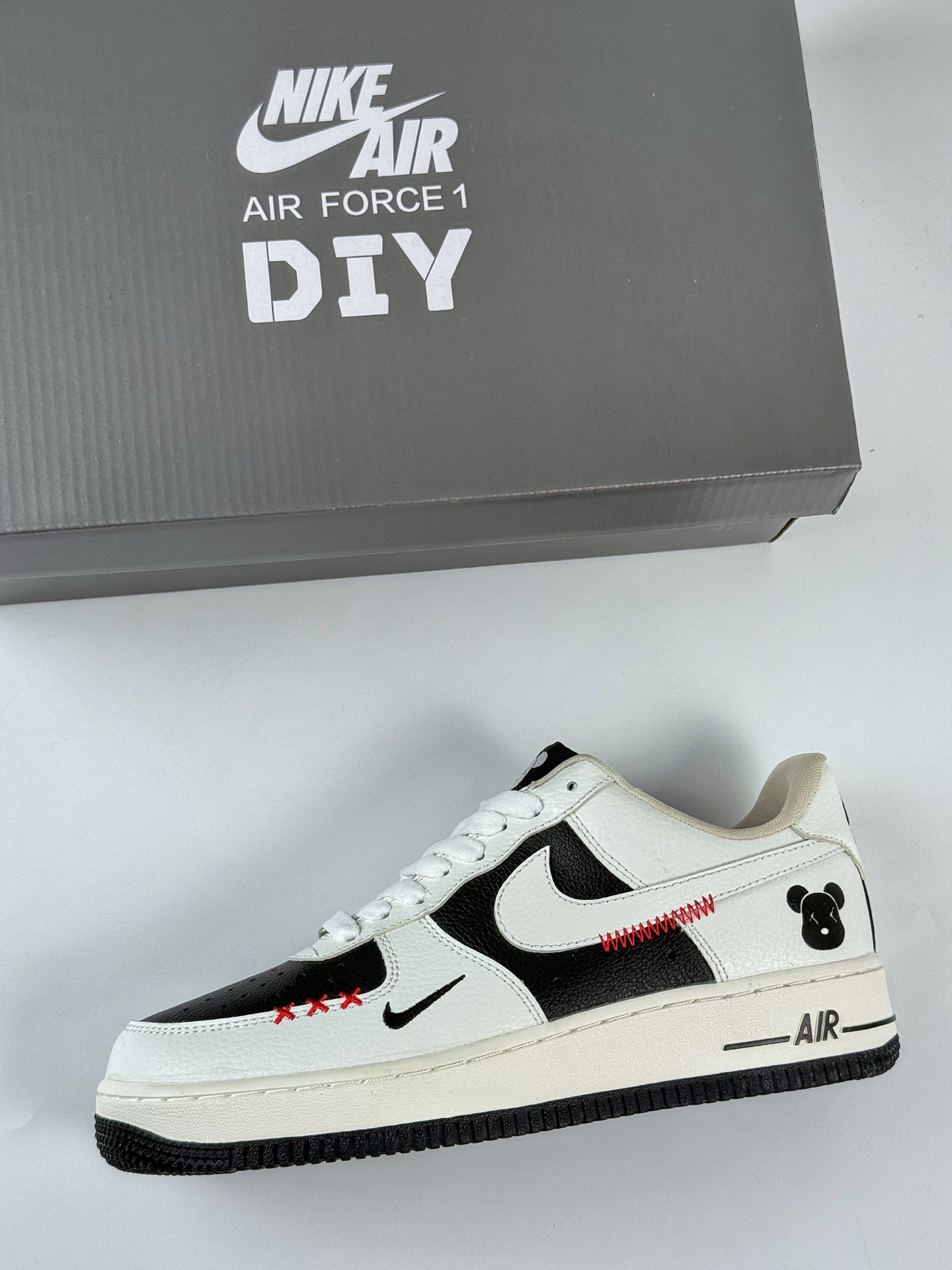 260 Nike Air Force 1 Low 07 x 暴力熊 白黑小勾  AM1588-004