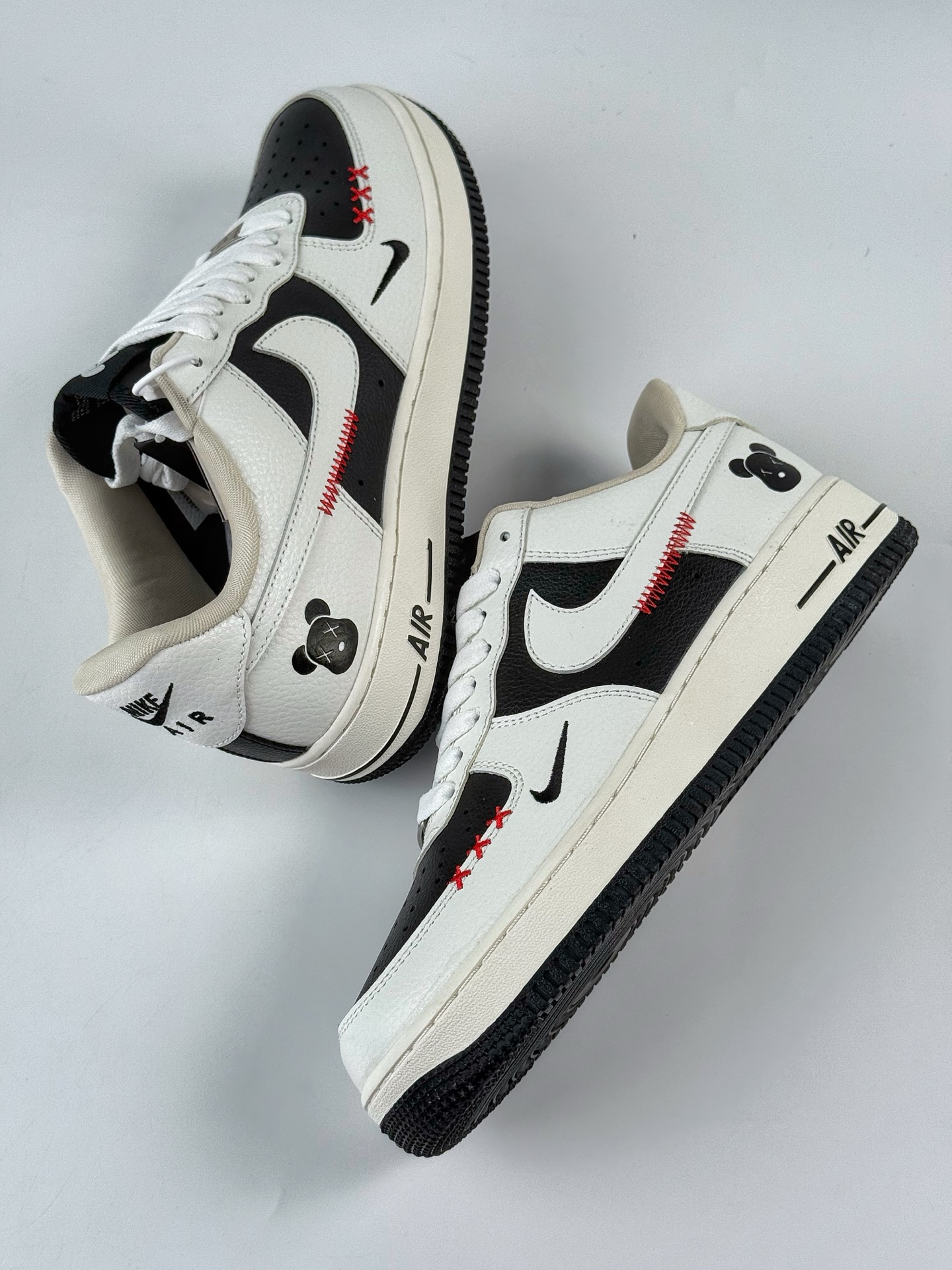 260 Nike Air Force 1 Low 07 x 暴力熊 白黑小勾  AM1588-004
