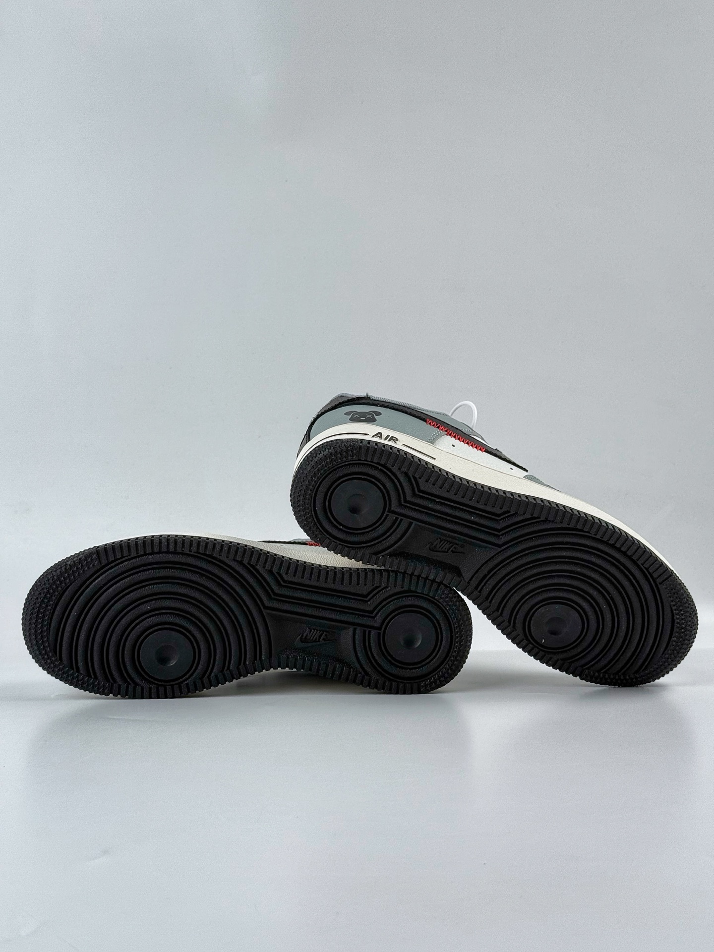260 Nike Air Force 1 Low 07 x 暴力熊 灰白小勾  AM1588-005
