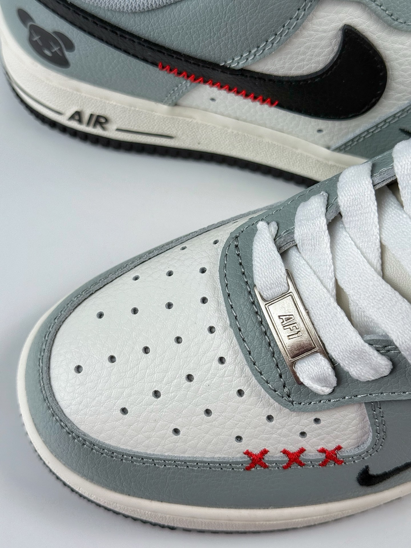 260 Nike Air Force 1 Low 07 x 暴力熊 灰白小勾  AM1588-005