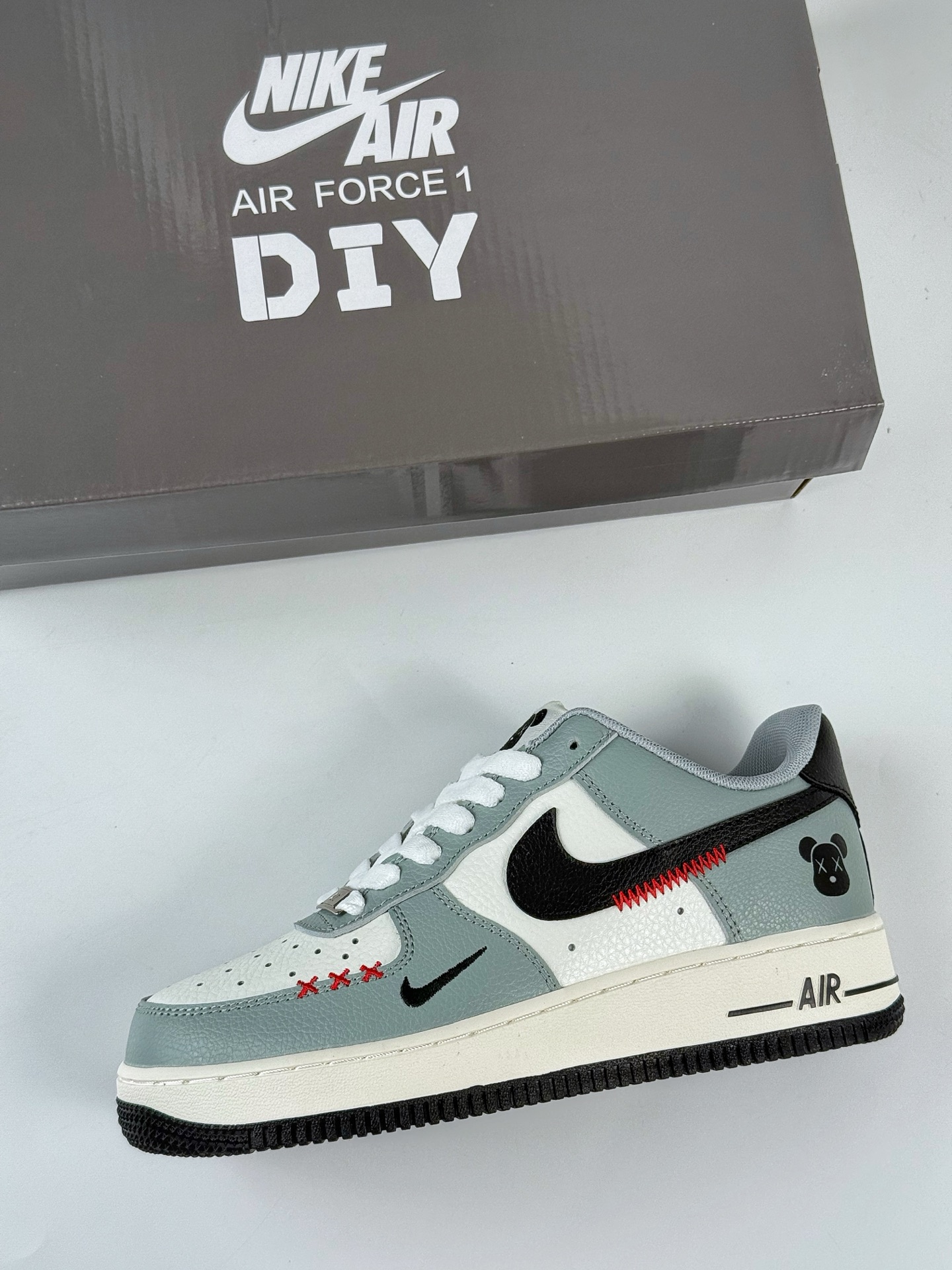 260 Nike Air Force 1 Low 07 x 暴力熊 灰白小勾  AM1588-005