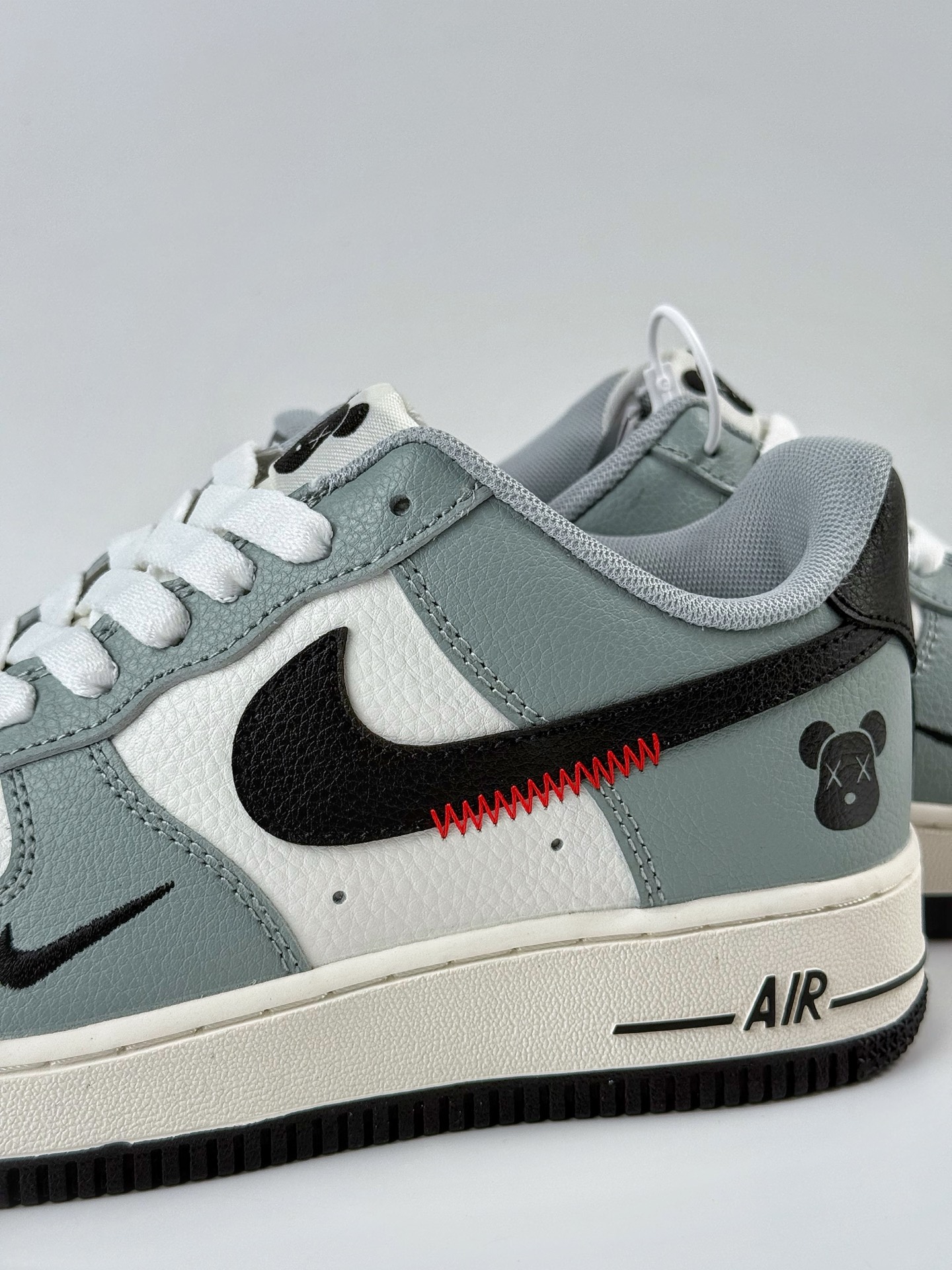 260 Nike Air Force 1 Low 07 x 暴力熊 灰白小勾  AM1588-005