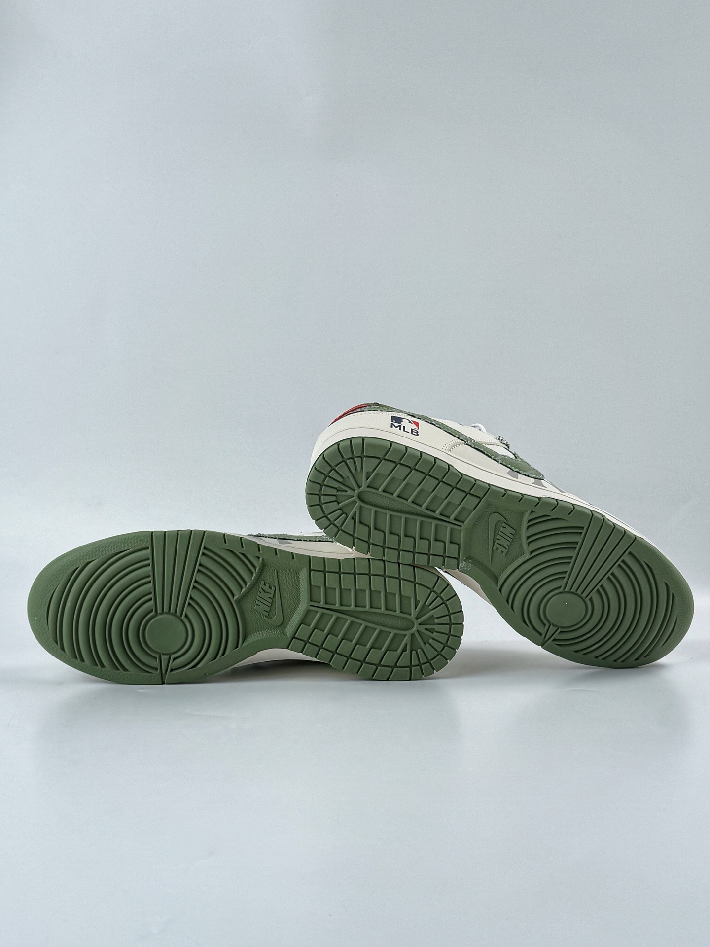 Nike SB Dunk Low x MLB 白绿双小勾满天星  HS8068-054
