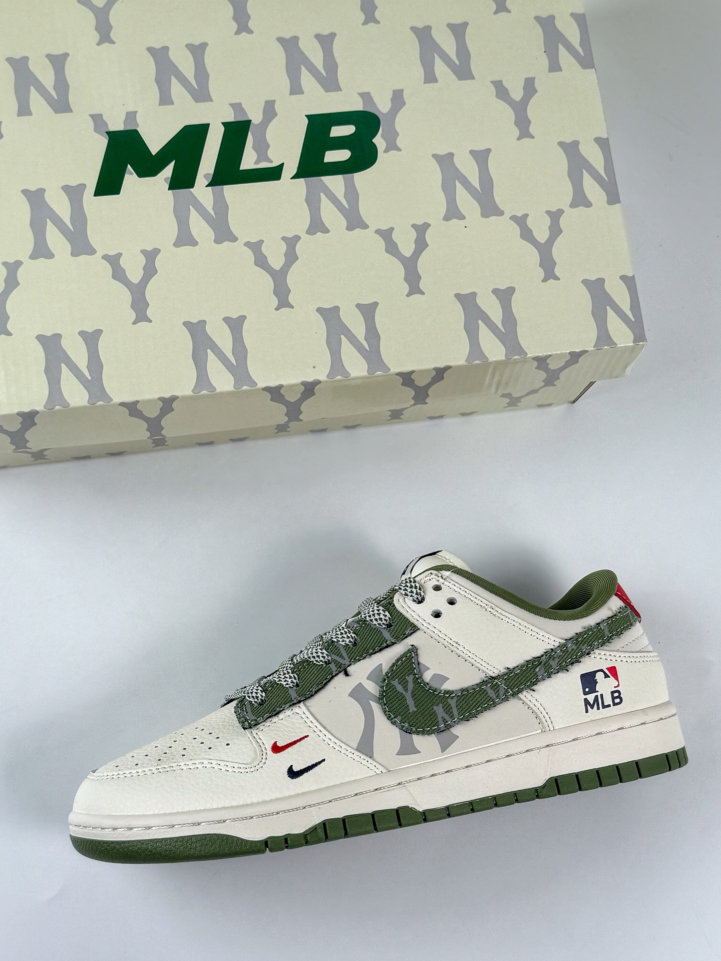 Nike SB Dunk Low x MLB 白绿双小勾满天星  HS8068-054