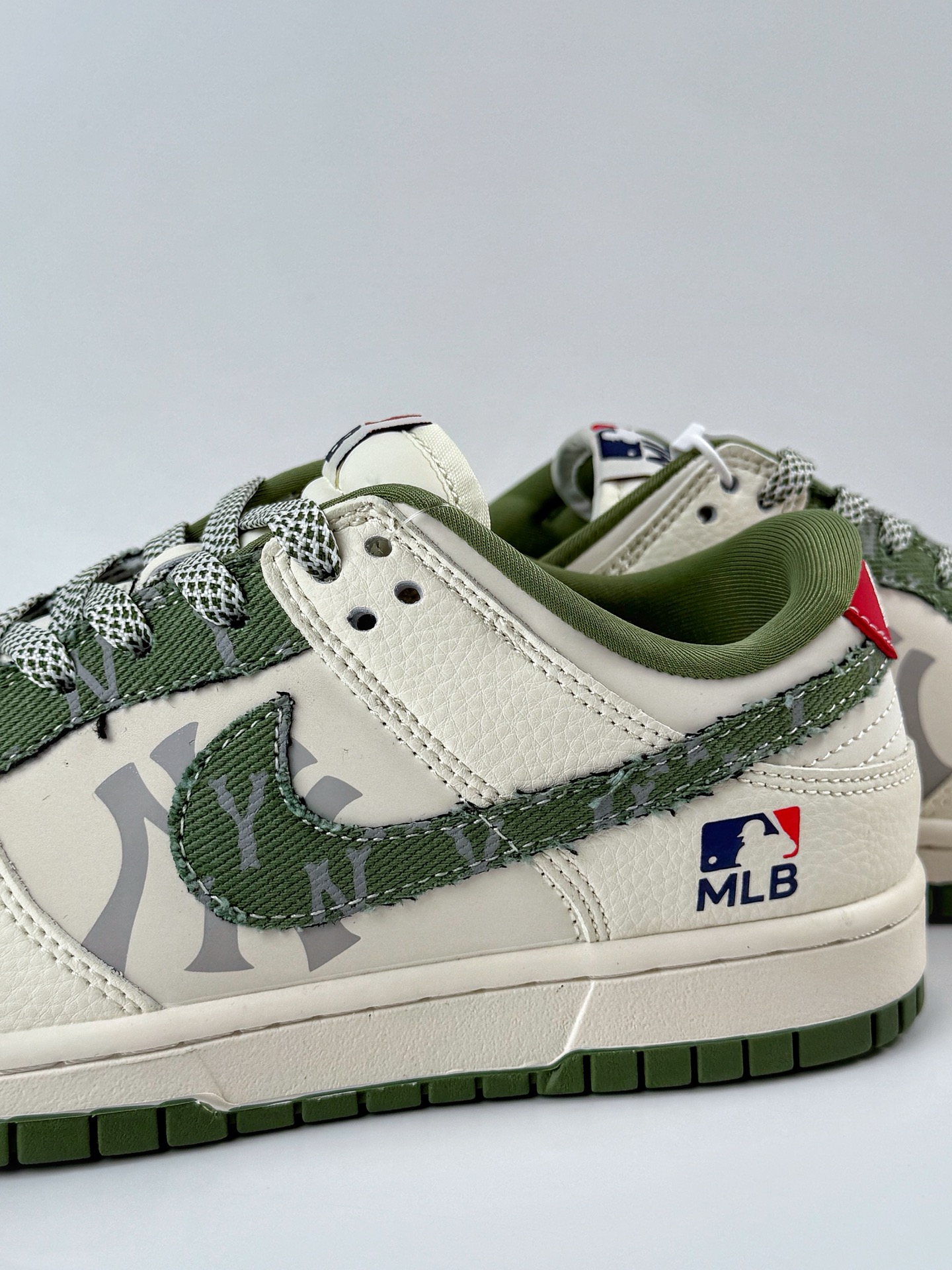 Nike SB Dunk Low x MLB 白绿双小勾满天星  HS8068-054