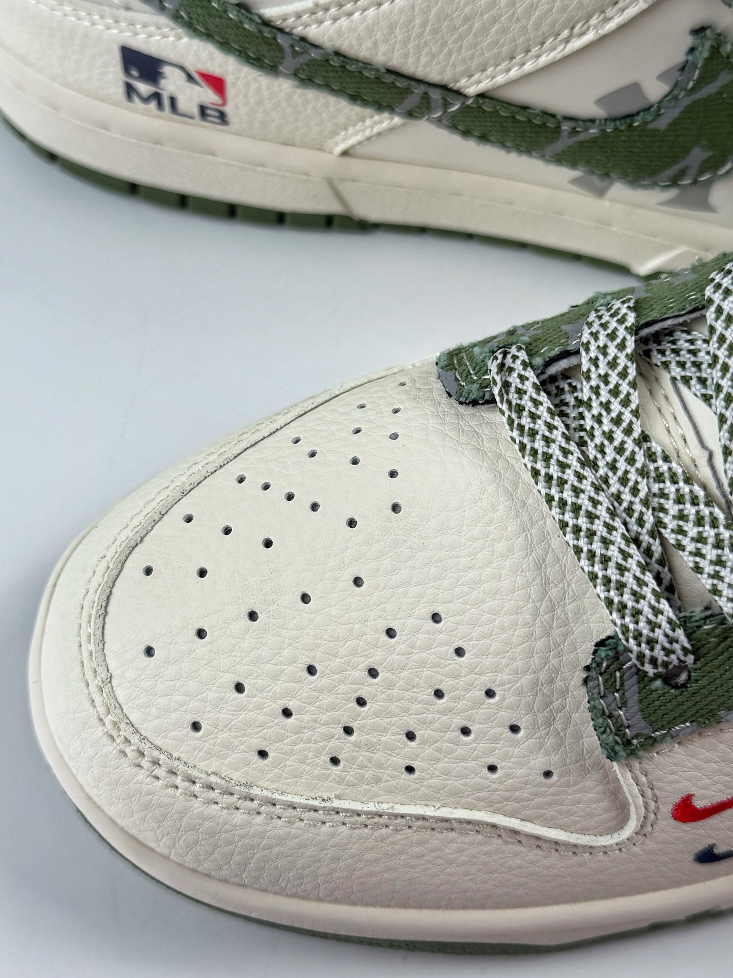 Nike SB Dunk Low x MLB 白绿双小勾满天星  HS8068-054