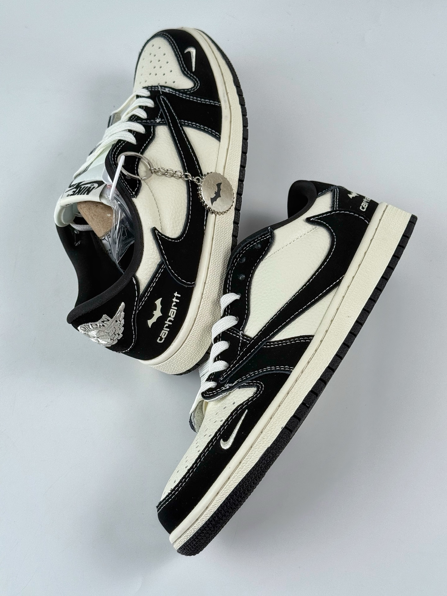 Travis Scott x Nike Air Jordan 1 Low x Carhartt Air Jordan 1 Low 反转黑白小勾倒钩  XB1979-008
