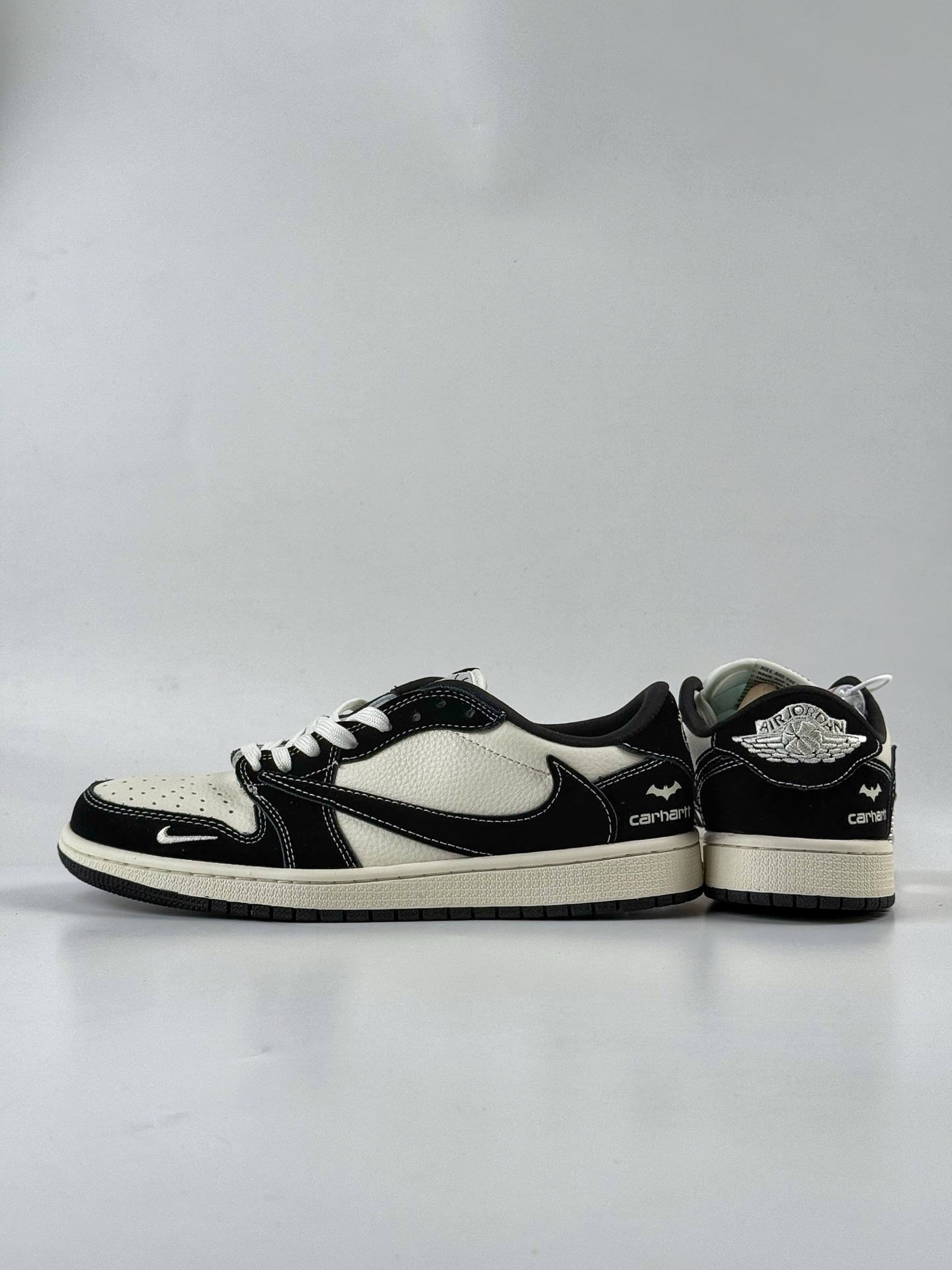 Travis Scott x Nike Air Jordan 1 Low x Carhartt Air Jordan 1 Low 反转黑白小勾倒钩  XB1979-008