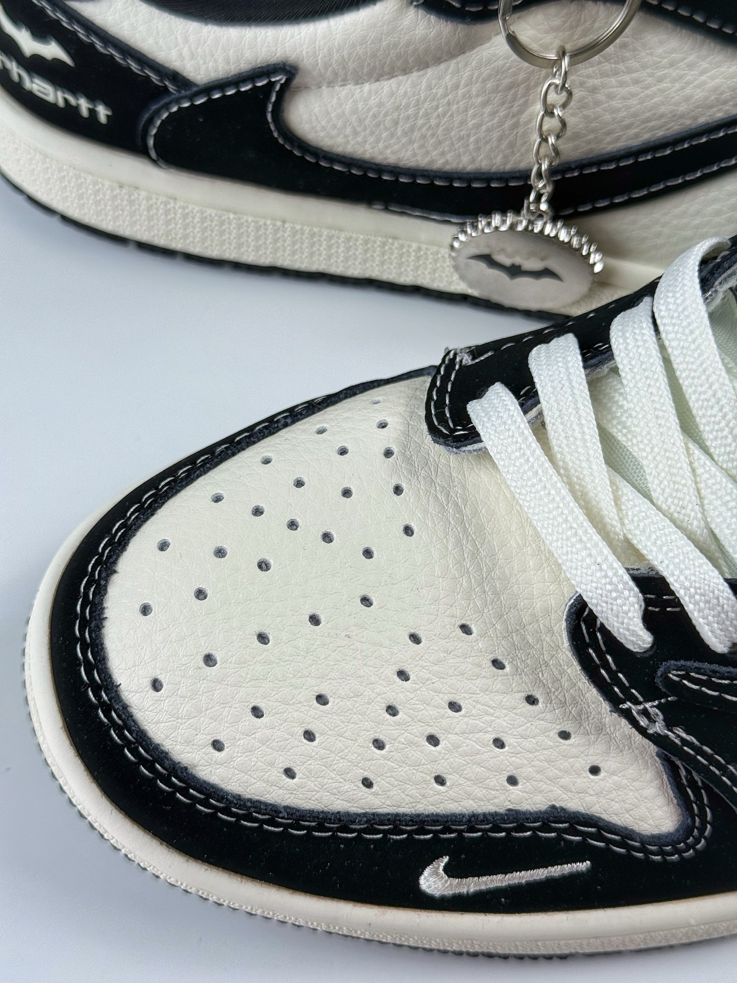 Travis Scott x Nike Air Jordan 1 Low x Carhartt Air Jordan 1 Low 反转黑白小勾倒钩  XB1979-008