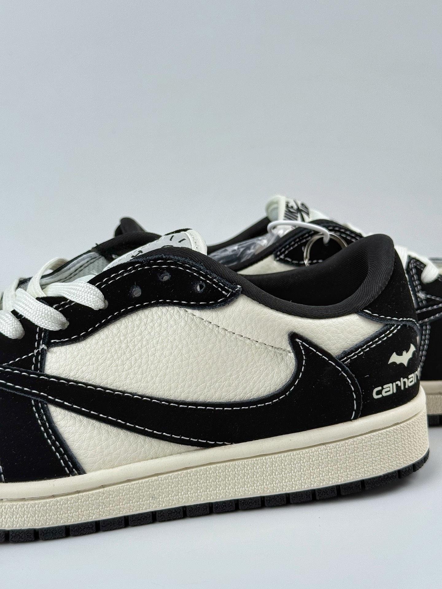 Travis Scott x Nike Air Jordan 1 Low x Carhartt Air Jordan 1 Low 反转黑白小勾倒钩  XB1979-008