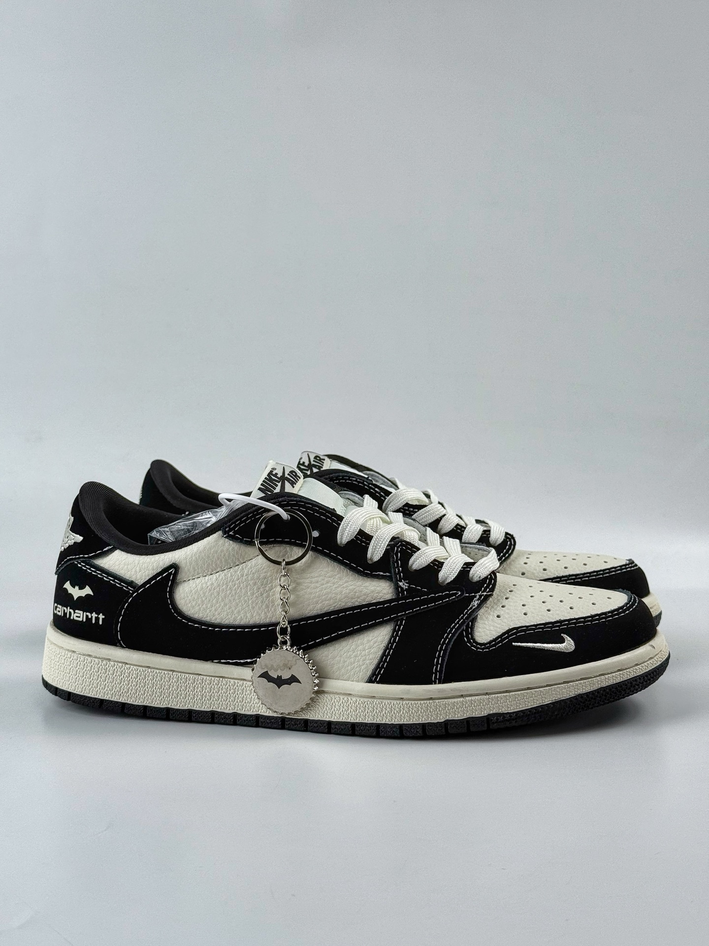 Travis Scott x Nike Air Jordan 1 Low x Carhartt Air Jordan 1 Low 反转黑白小勾倒钩  XB1979-008