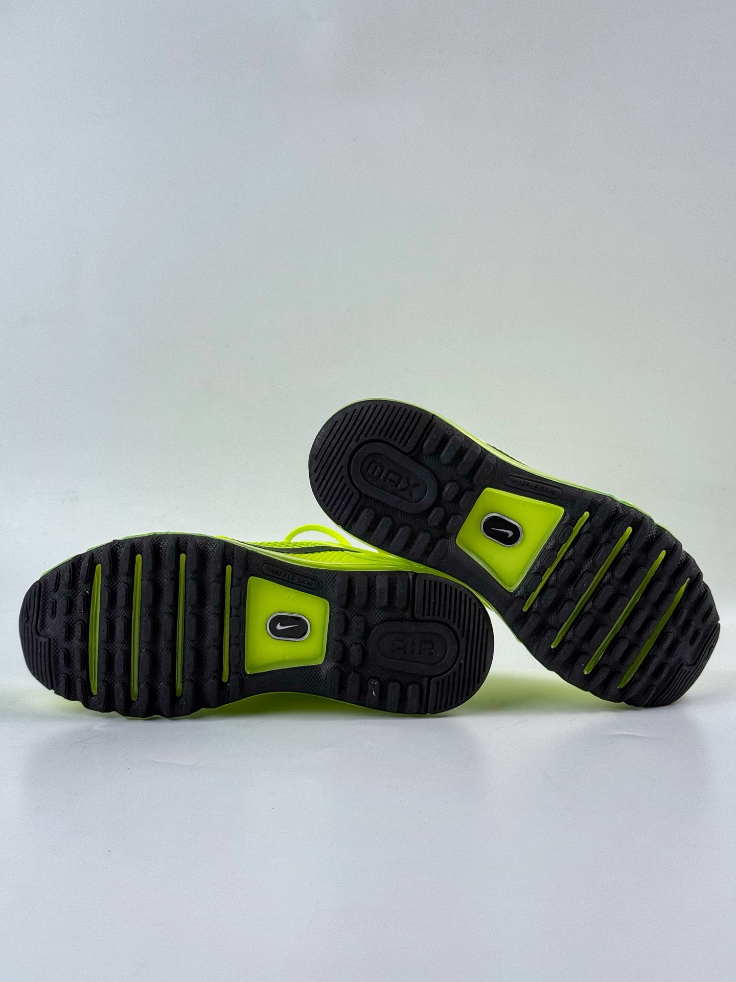 Nike Air Max 2013 舒适时尚耐磨透气 低帮跑步鞋  HF3660-700