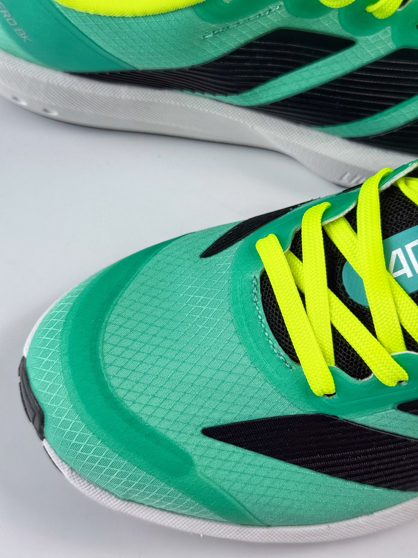 AdidAdizero BK 阿迪超轻透气缓震跑鞋  JP6543