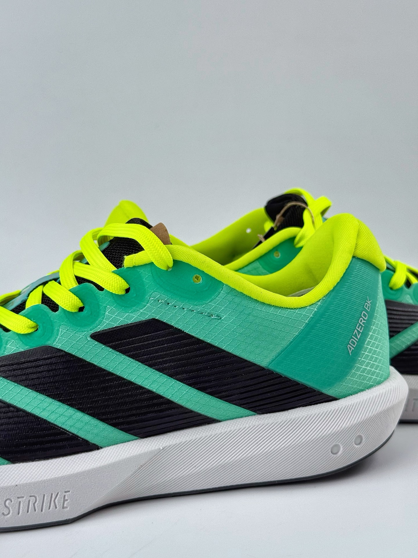 AdidAdizero BK 阿迪超轻透气缓震跑鞋  JP6543