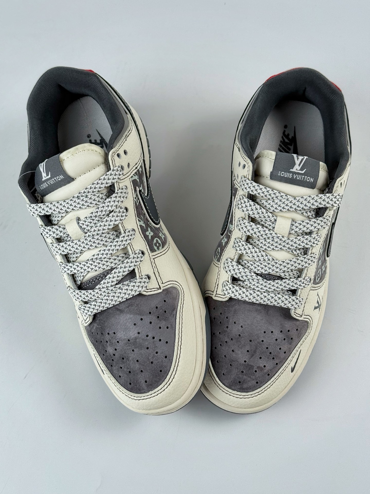 Nike SB Dunk Low x Louis Vuitton 白灰三小勾满天星 YX5066-367