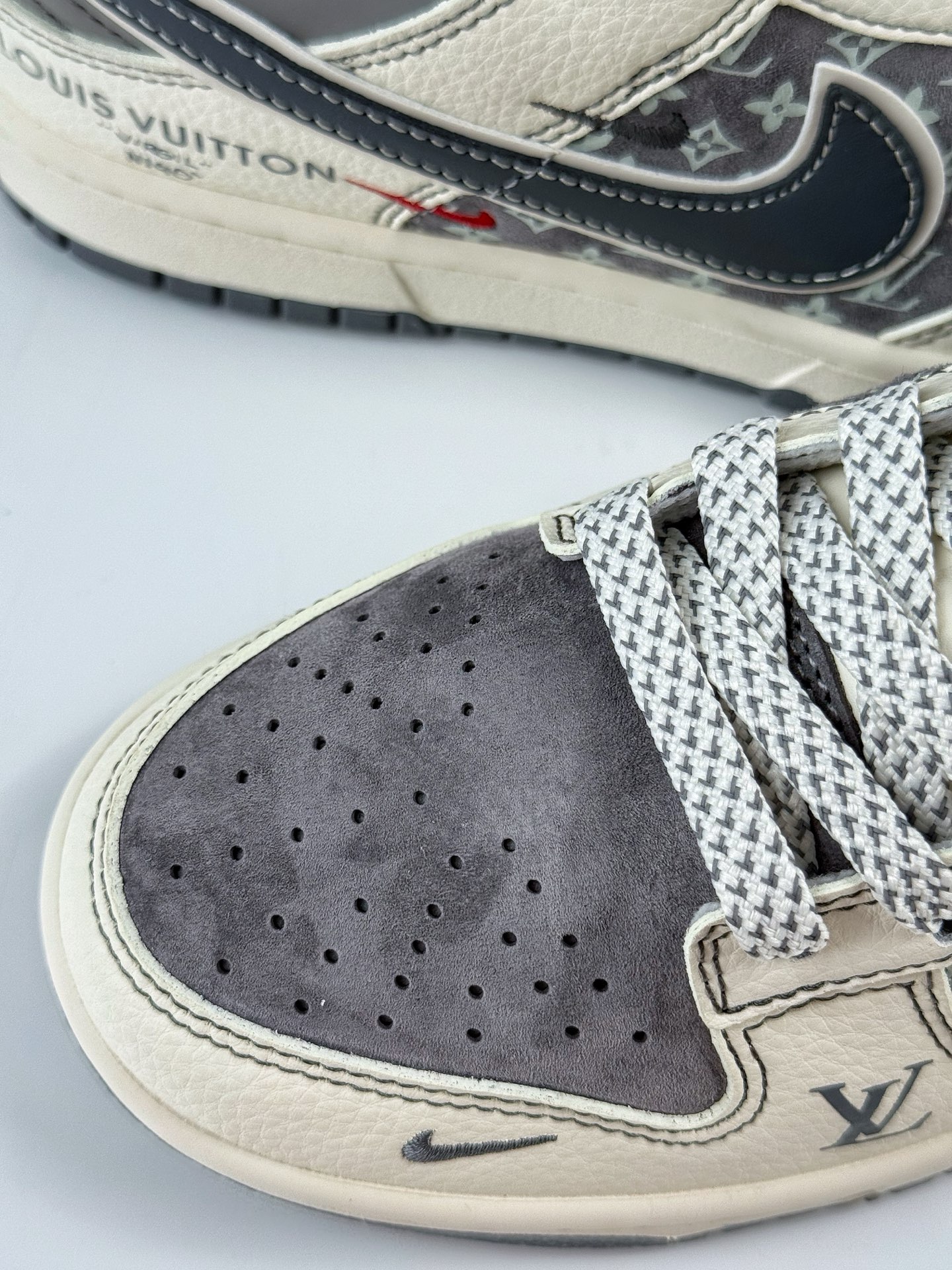 Nike SB Dunk Low x Louis Vuitton 白灰三小勾满天星 YX5066-367