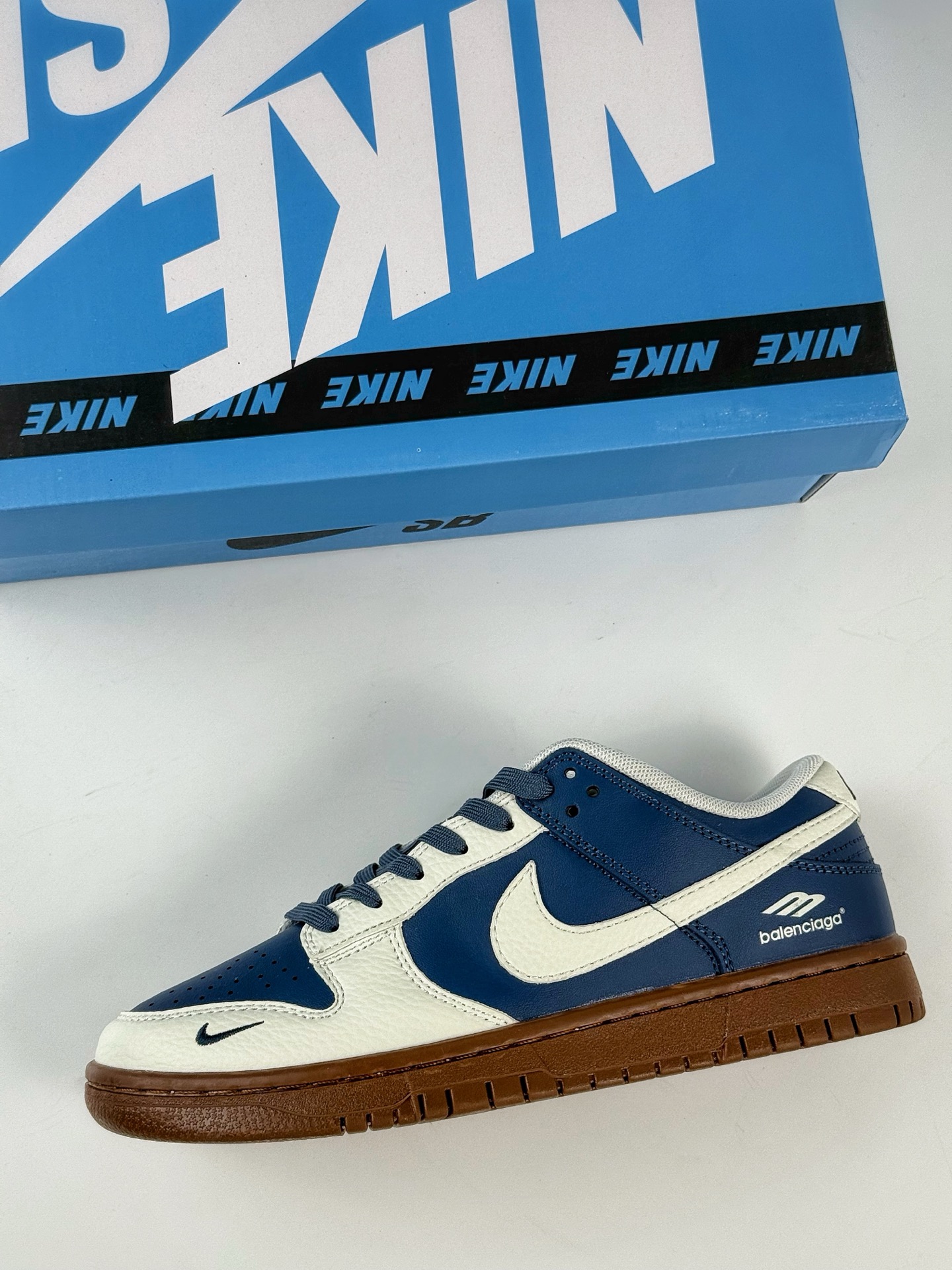 Nike SB Dunk Low x Balenciaga 白蓝小勾 FX1588-315