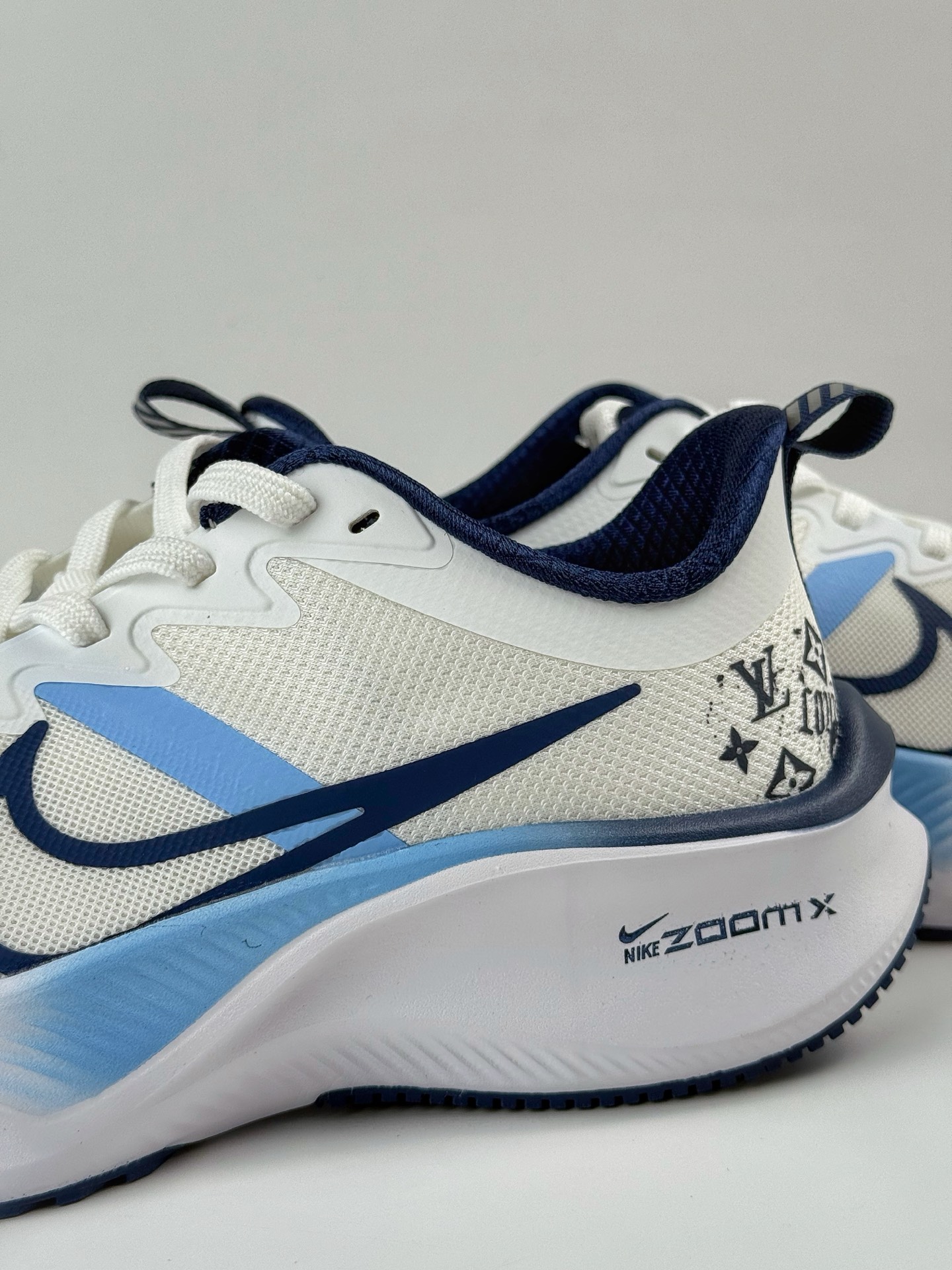 NIKE ZOOM PLUS x Louis Vuitton 全新跑鞋  CK4318-008