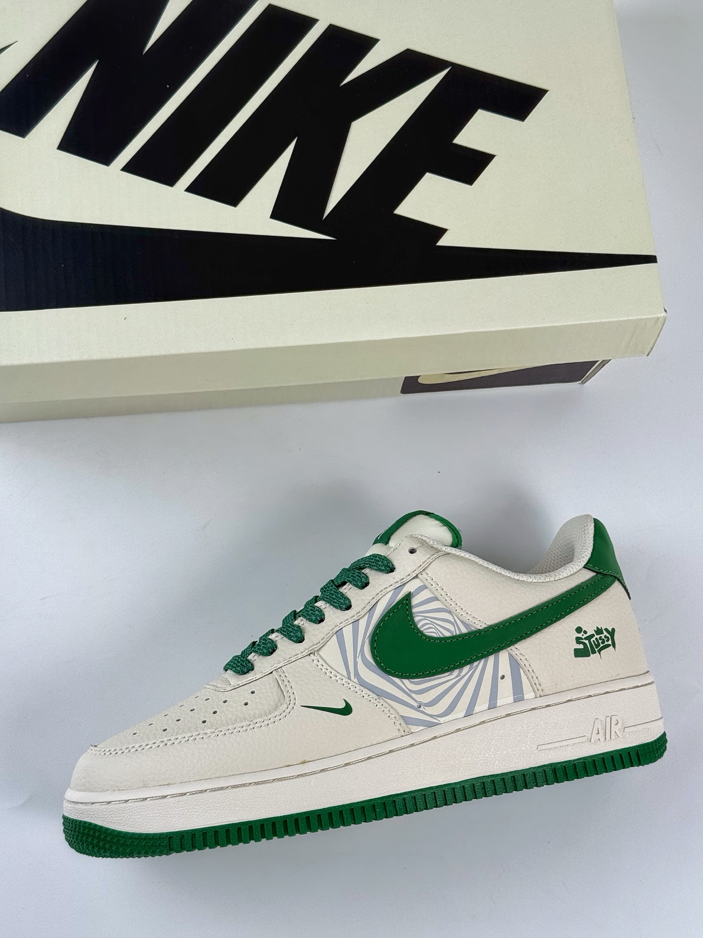 260 Nike Air Force 1 Low 07 x Stussy 米白绿小勾满天星 HJ3318-001