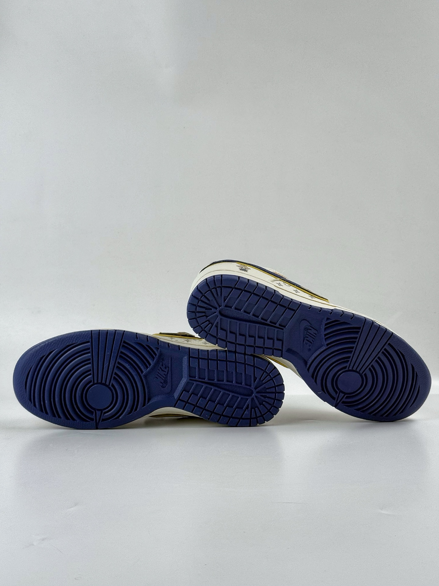 280 NIKE SB Dunk Low RETRO x Louis Vuitton x LABUBU 白蓝  SC0601-457