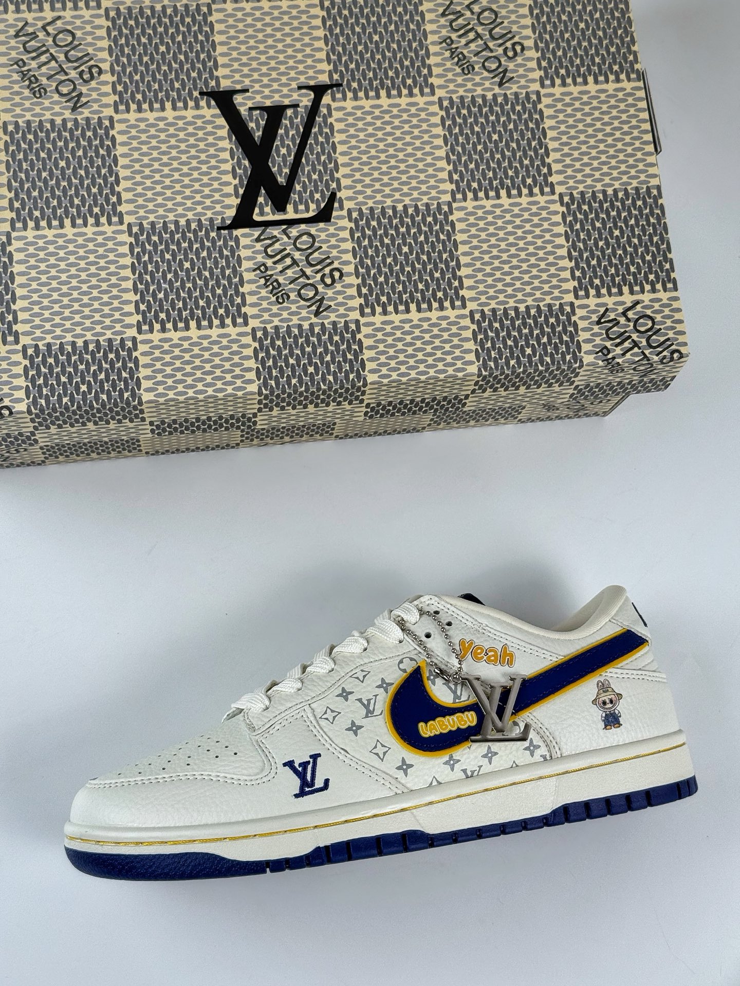 280 NIKE SB Dunk Low RETRO x Louis Vuitton x LABUBU 白蓝  SC0601-457
