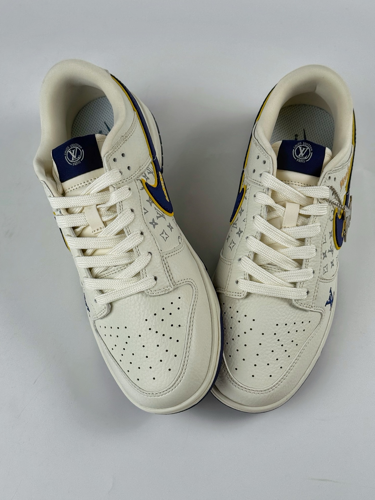 280 NIKE SB Dunk Low RETRO x Louis Vuitton x LABUBU 白蓝  SC0601-457