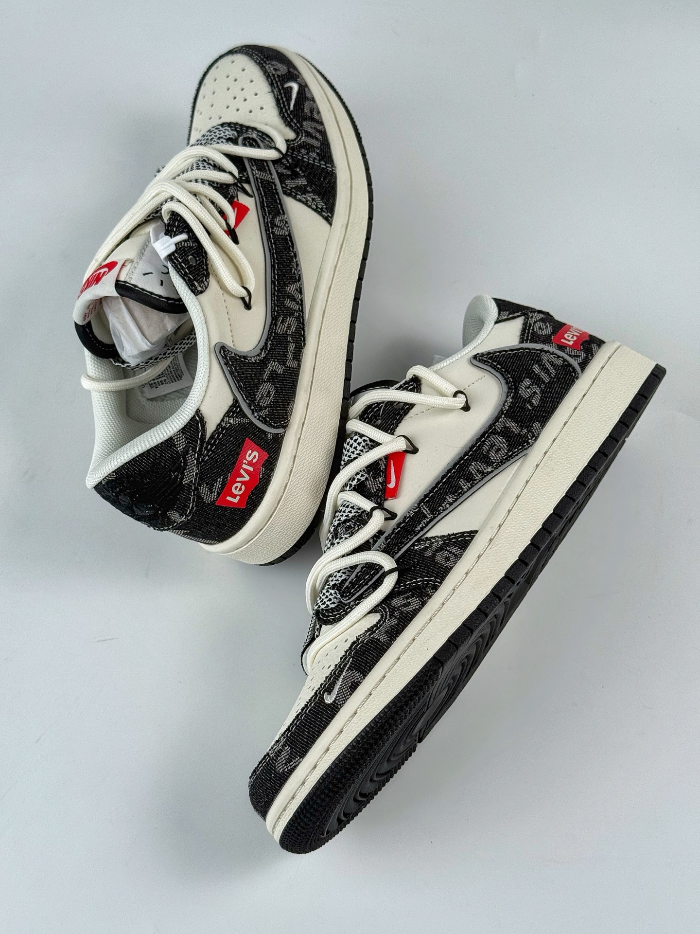 300 Travis Scott x Nike Air Jordan 1 Low x Louis Vuitton Air Jordan 1 Low 反转黑白牛仔小勾满天星倒钩  HT5088-600