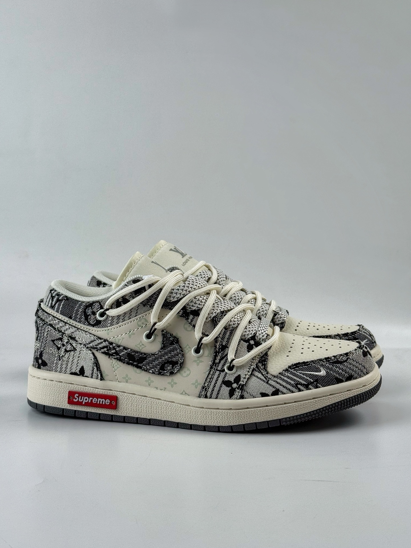 300 Air Jordan 1 Retro Low x Louis Vuitton 牛仔黑白绑带小勾满天星  YX5066-372