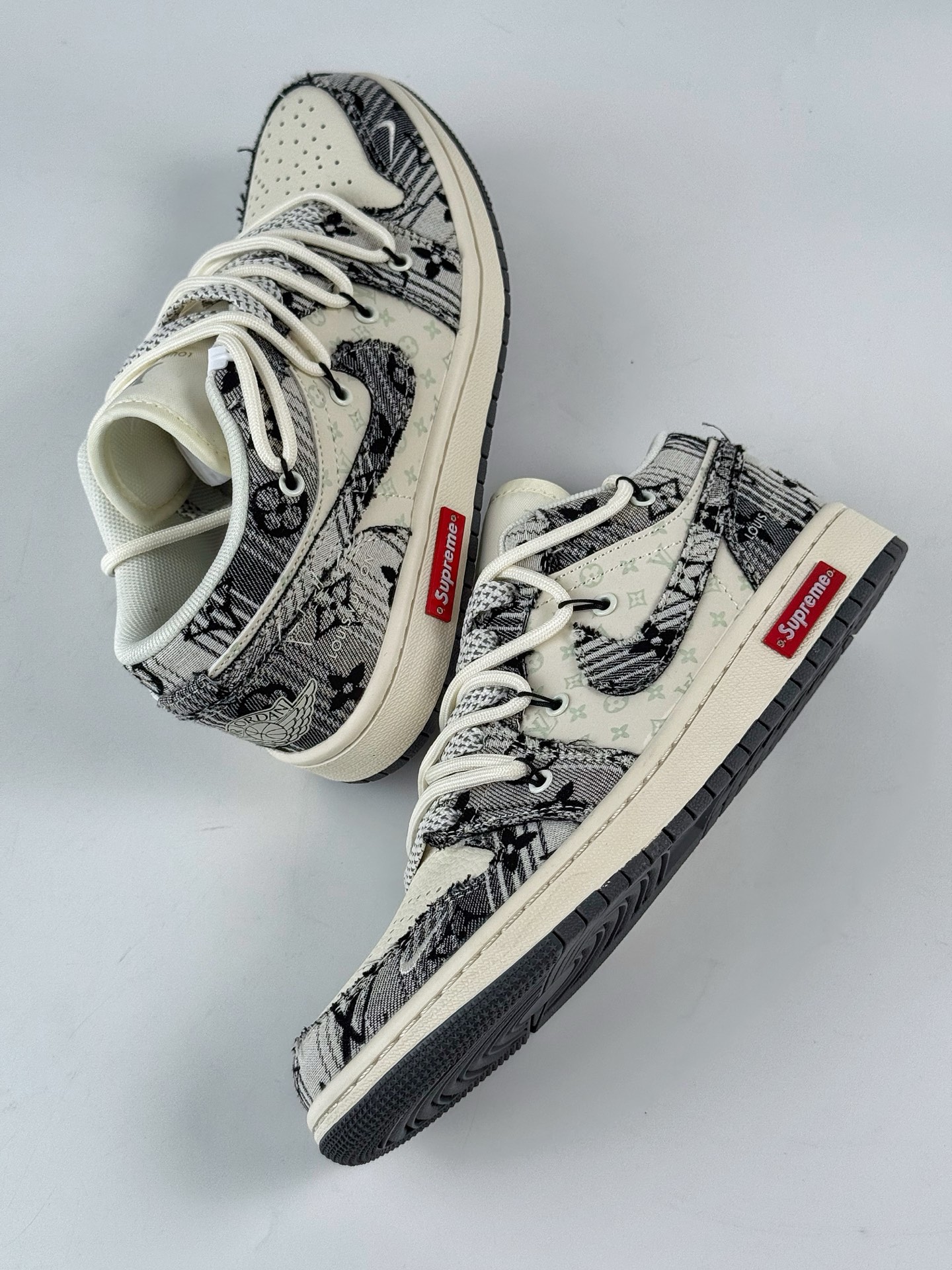 300 Air Jordan 1 Retro Low x Louis Vuitton 牛仔黑白绑带小勾满天星  YX5066-372
