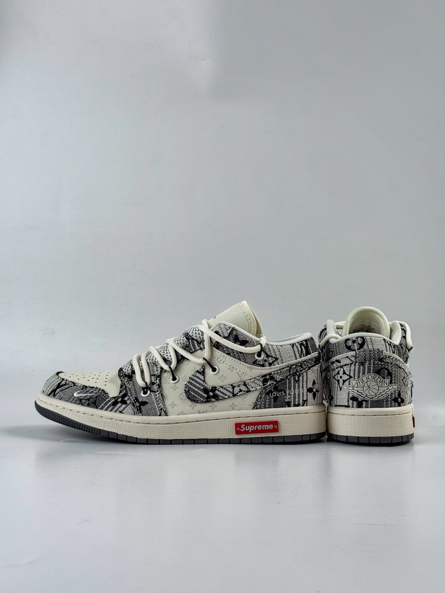 300 Air Jordan 1 Retro Low x Louis Vuitton 牛仔黑白绑带小勾满天星  YX5066-372