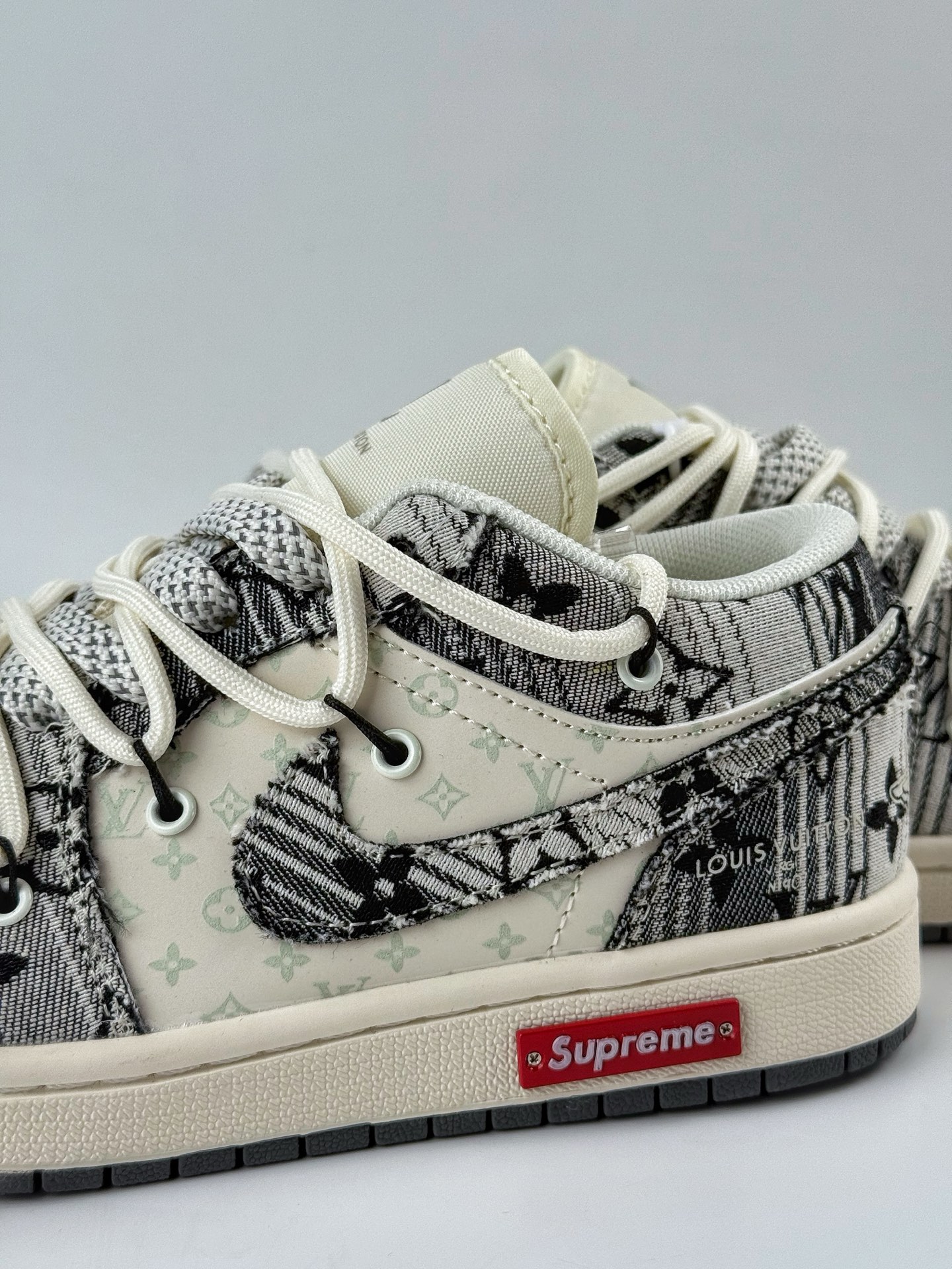 300 Air Jordan 1 Retro Low x Louis Vuitton 牛仔黑白绑带小勾满天星  YX5066-372