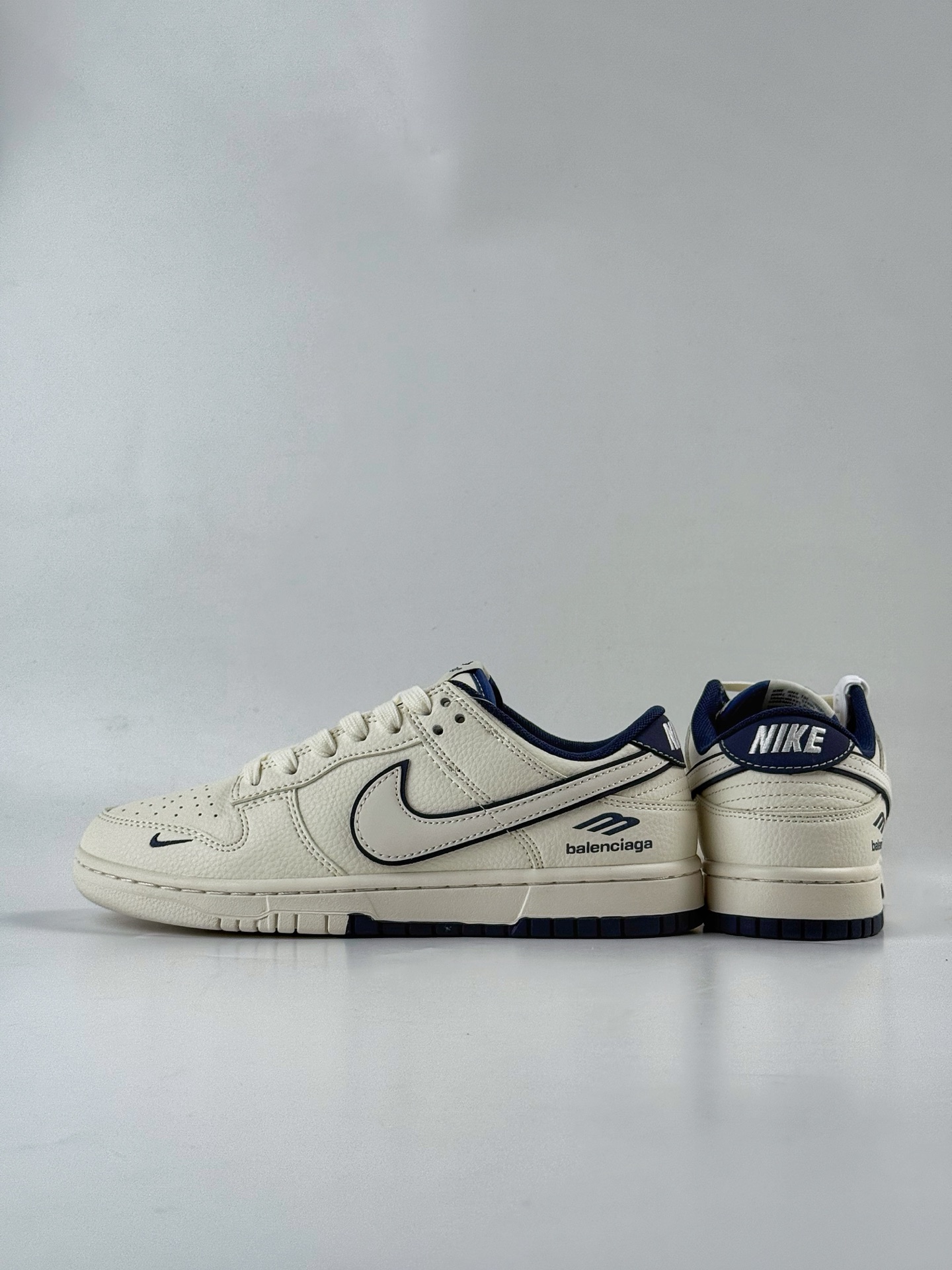 260 Nike SB Dunk Low x Balenciaga 白蓝小勾 XD1588-232-Chinese UA Cheap High Quatity Brand Clothes Bags handbags Sneakers wholesale wholesaler seller from China Factory suppliers Fashion Clothing Shoes best Quality Beautiful Price 260 Nike SB Dunk Low x Balenciaga 白蓝小勾 XD1588-232