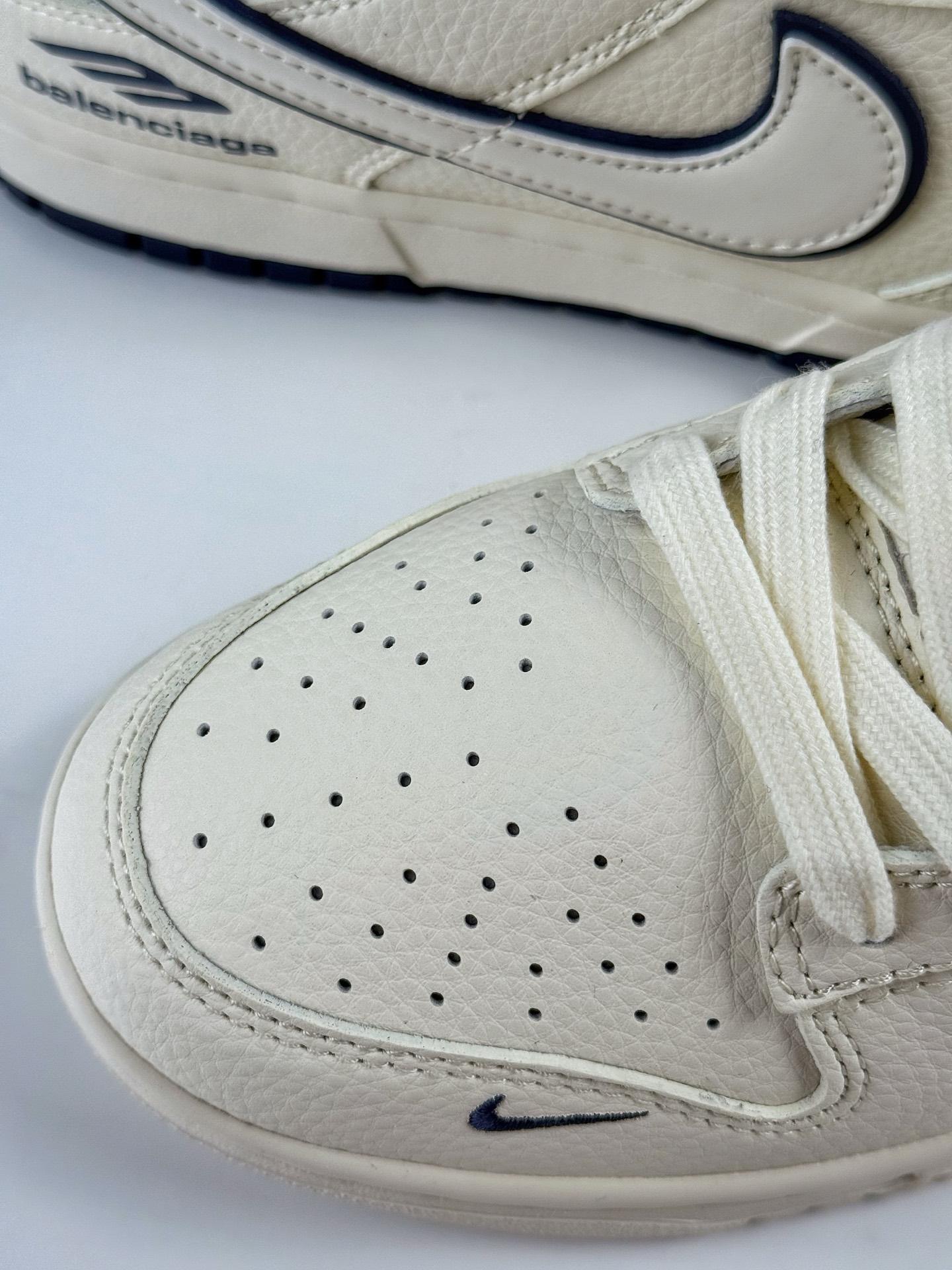 260 Nike SB Dunk Low x Balenciaga 白蓝小勾 XD1588-232-Chinese UA Cheap High Quatity Brand Clothes Bags handbags Sneakers wholesale wholesaler seller from China Factory suppliers Fashion Clothing Shoes best Quality Beautiful Price 260 Nike SB Dunk Low x Balenciaga 白蓝小勾 XD1588-232