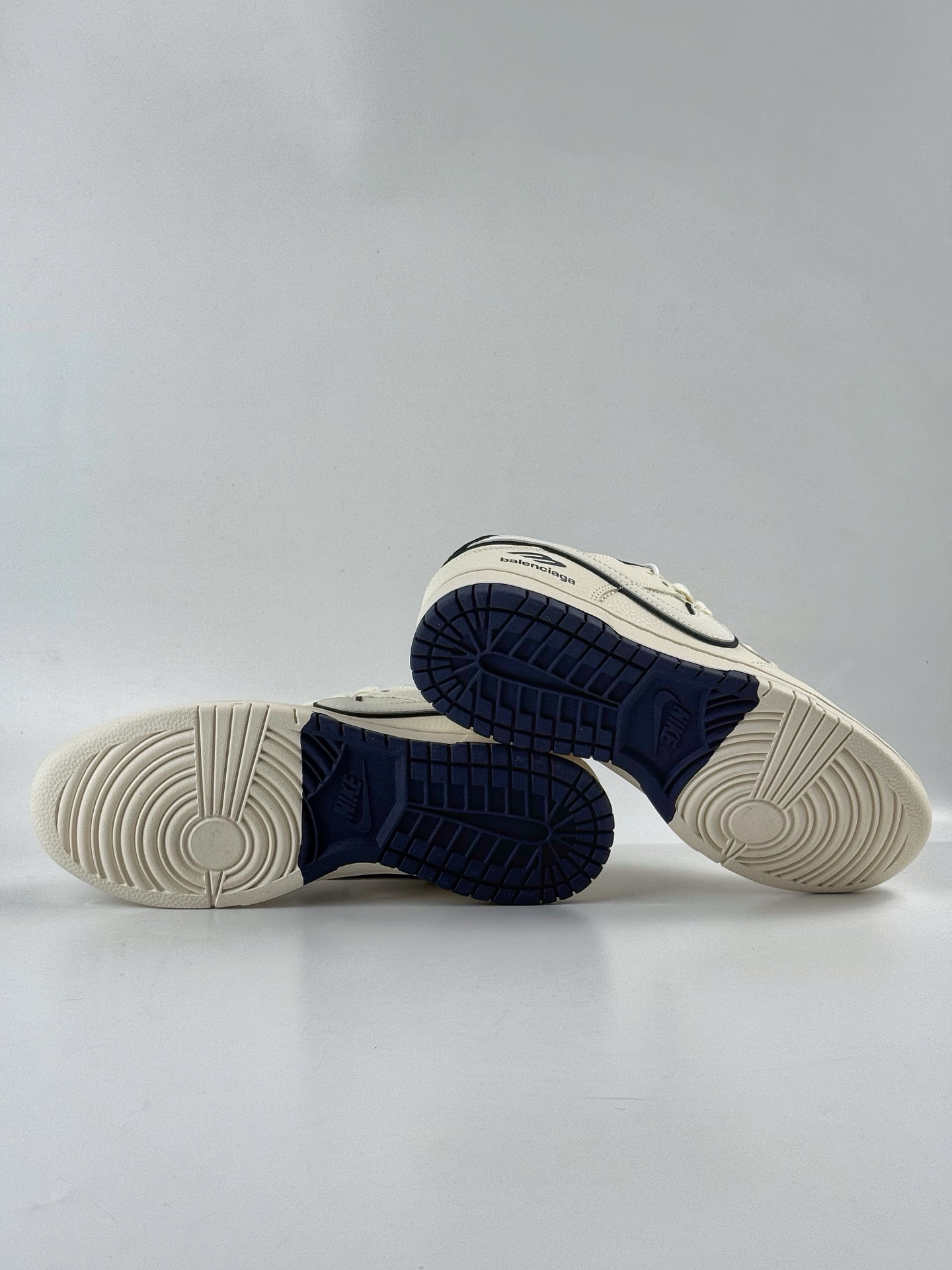 260 Nike SB Dunk Low x Balenciaga 白蓝小勾 XD1588-232-Chinese UA Cheap High Quatity Brand Clothes Bags handbags Sneakers wholesale wholesaler seller from China Factory suppliers Fashion Clothing Shoes best Quality Beautiful Price 260 Nike SB Dunk Low x Balenciaga 白蓝小勾 XD1588-232