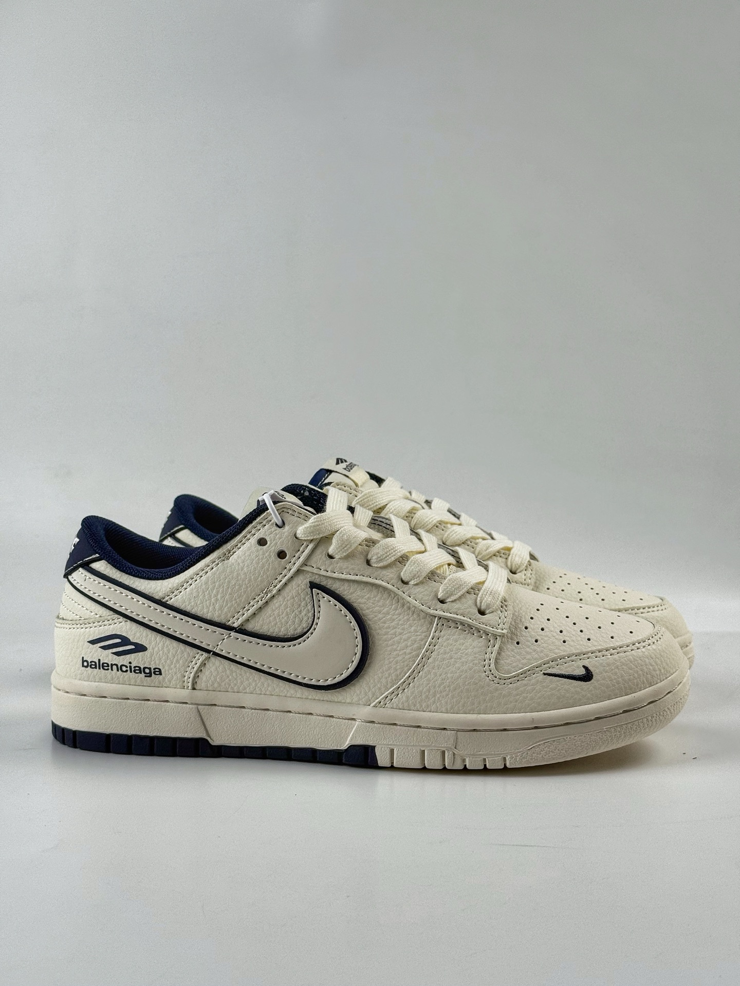 260 Nike SB Dunk Low x Balenciaga 白蓝小勾 XD1588-232-Chinese UA Cheap High Quatity Brand Clothes Bags handbags Sneakers wholesale wholesaler seller from China Factory suppliers Fashion Clothing Shoes best Quality Beautiful Price 260 Nike SB Dunk Low x Balenciaga 白蓝小勾 XD1588-232
