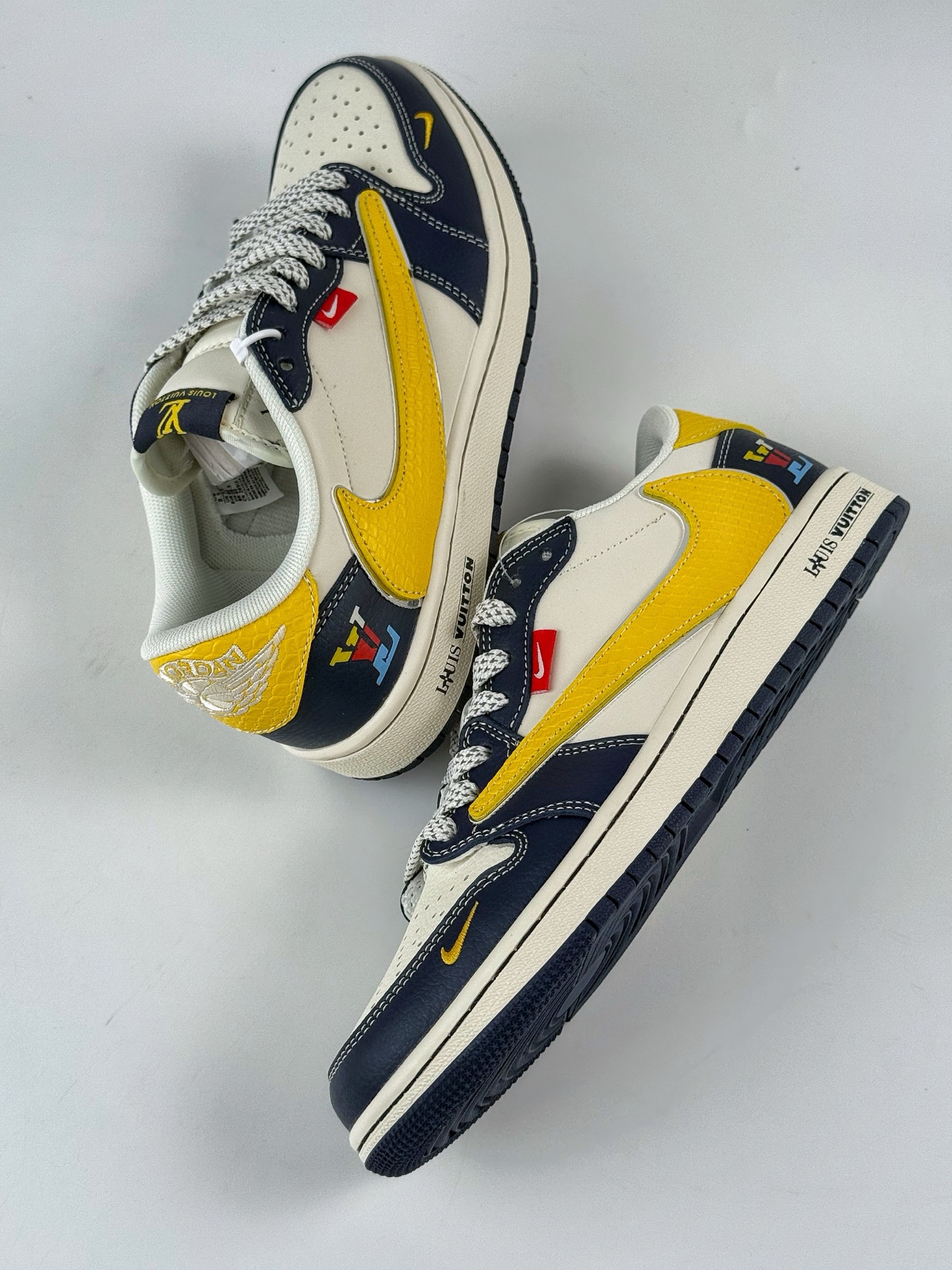 260 Travis Scott x Nike Air Jordan 1 Low x Louis Vuitton Air Jordan 1 Low 反转黑白黄小勾满天星倒钩 HS8068-040-Chinese UA Cheap High Quatity Brand Clothes Bags handbags Sneakers wholesale wholesaler seller from China Factory suppliers Fashion Clothing Shoes best Quality Beautiful Price 260 Travis Scott x Nike Air Jordan 1 Low x Louis Vuitton Air Jordan 1 Low 反转黑白黄小勾满天星倒钩 HS8068-040