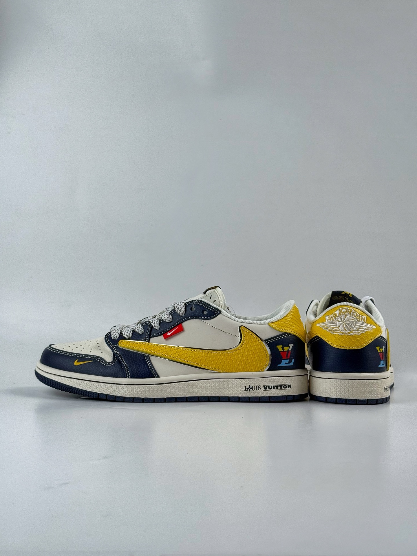 260 Travis Scott x Nike Air Jordan 1 Low x Louis Vuitton Air Jordan 1 Low 反转黑白黄小勾满天星倒钩 HS8068-040-Chinese UA Cheap High Quatity Brand Clothes Bags handbags Sneakers wholesale wholesaler seller from China Factory suppliers Fashion Clothing Shoes best Quality Beautiful Price 260 Travis Scott x Nike Air Jordan 1 Low x Louis Vuitton Air Jordan 1 Low 反转黑白黄小勾满天星倒钩 HS8068-040