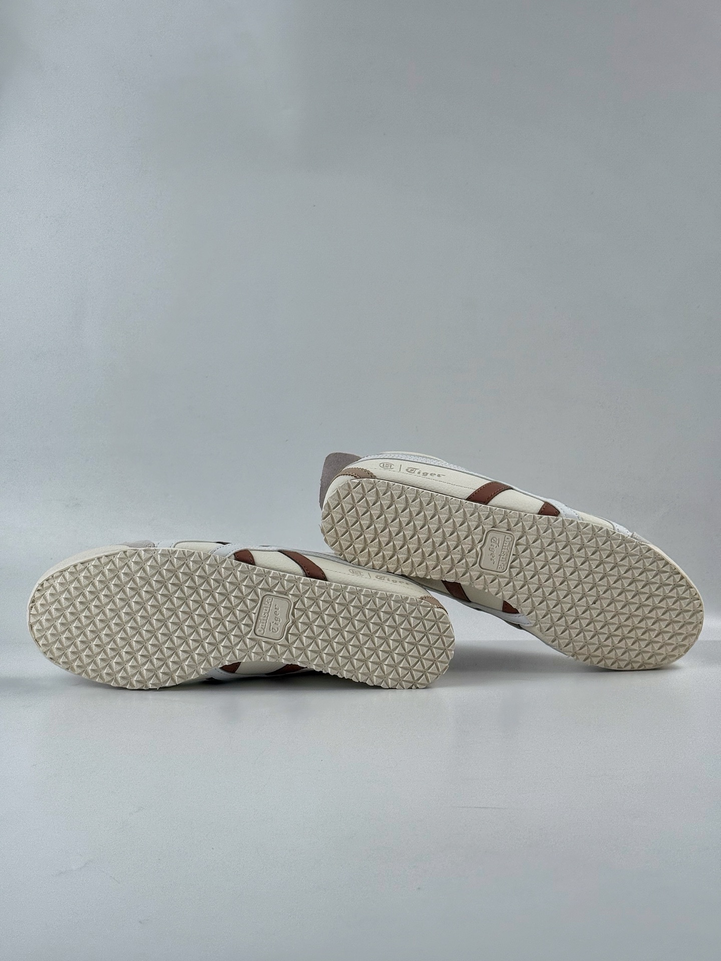 220 Onitsuka Tiger Mexico 66 Paraty 百搭单品 板鞋 DL408-137-Chinese UA Cheap High Quatity Brand Clothes Bags handbags Sneakers wholesale wholesaler seller from China Factory suppliers Fashion Clothing Shoes best Quality Beautiful Price 220 Onitsuka Tiger Mexico 66 Paraty 百搭单品 板鞋 DL408-137