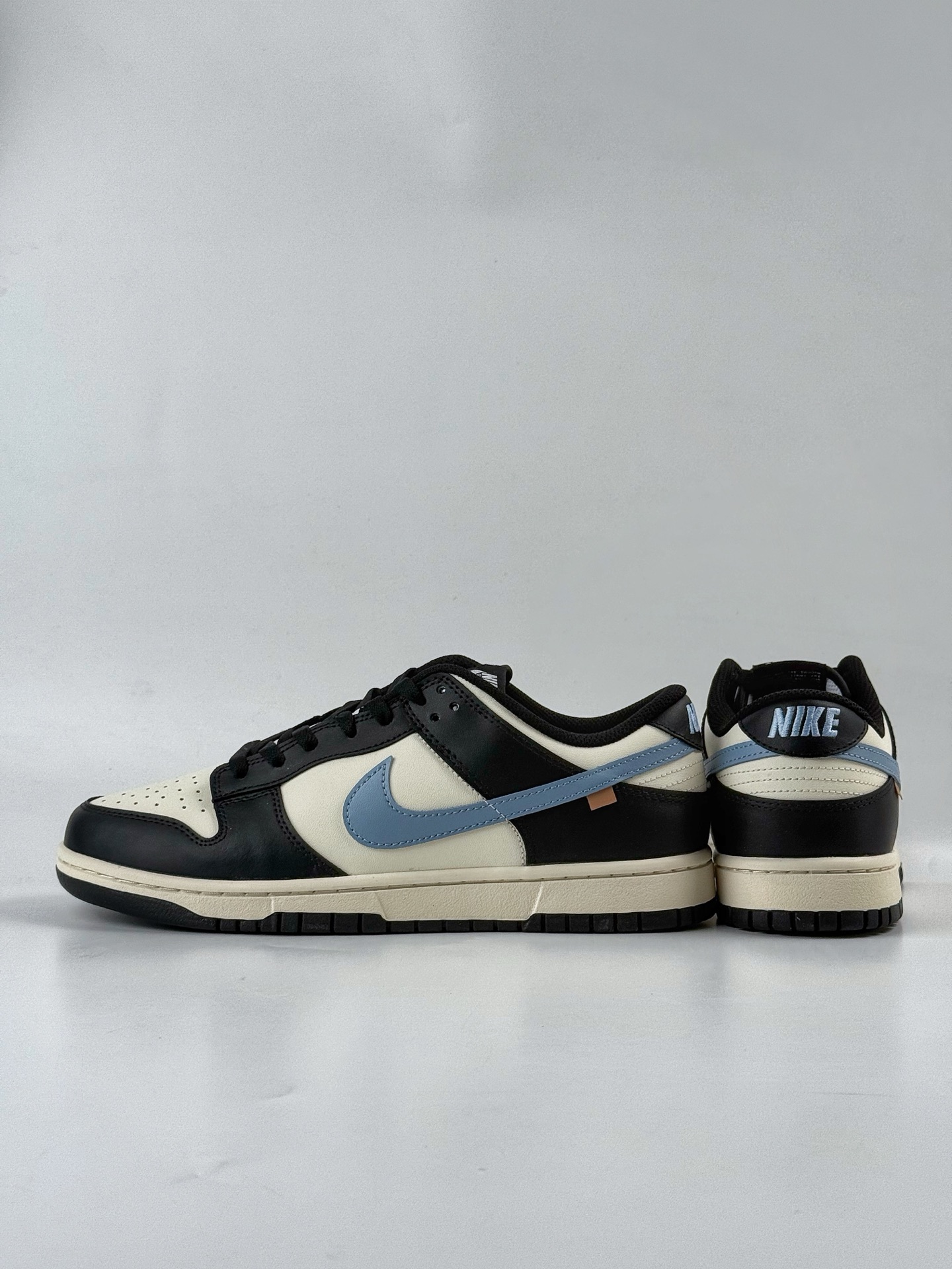 260 Nike SB Dunk Low 蓝尾巴 熊猫俱乐部 礼袋 涂鸦 街头  DD1391-100