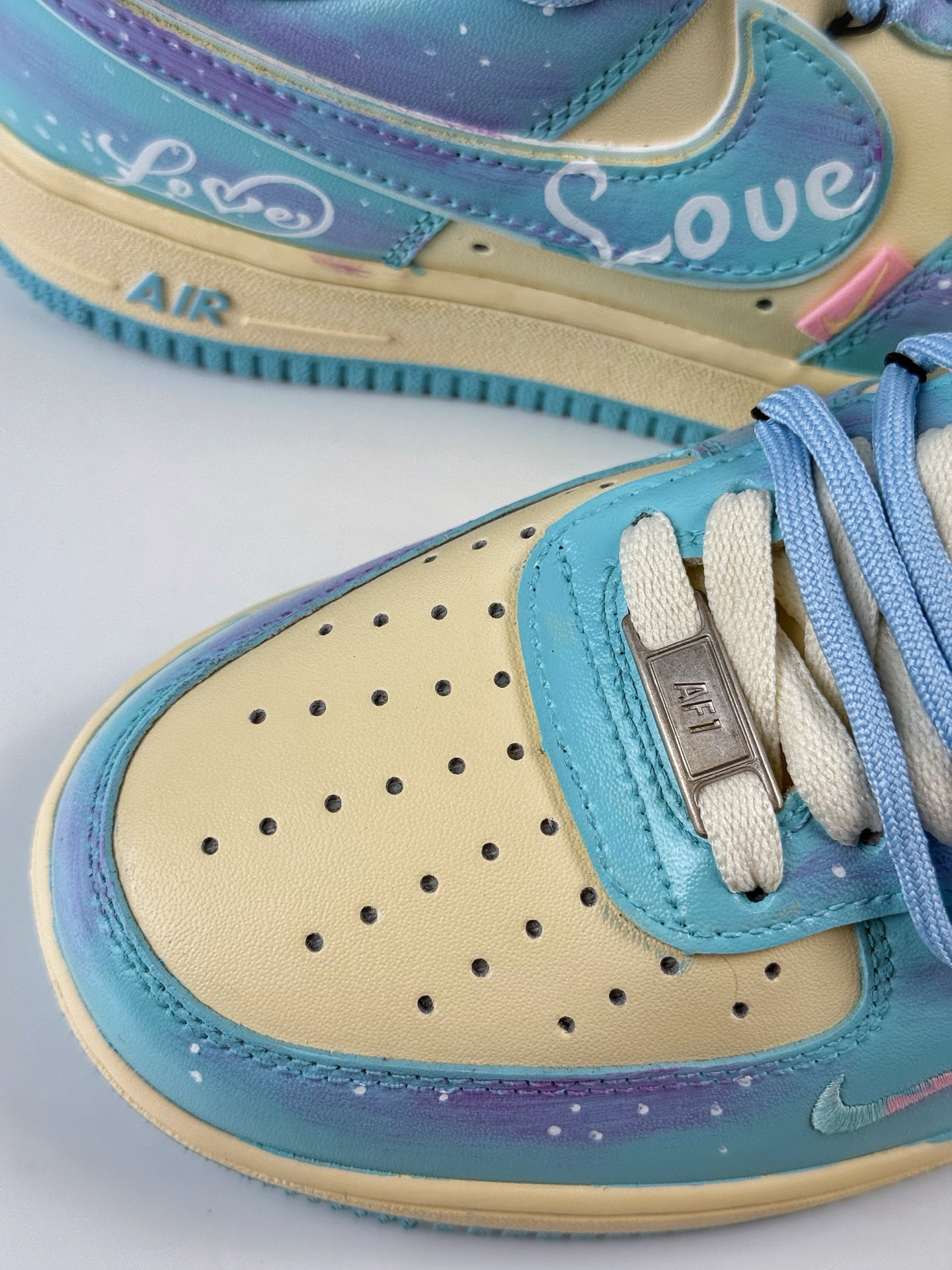 Nike Air Force 1 Low 07 x LOVE 蓝白小勾绑带  XL2332-555