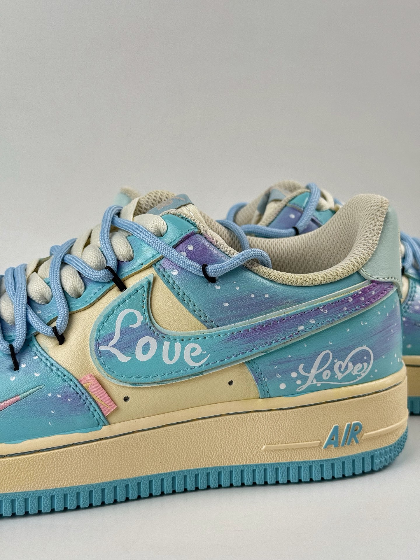 Nike Air Force 1 Low 07 x LOVE 蓝白小勾绑带  XL2332-555